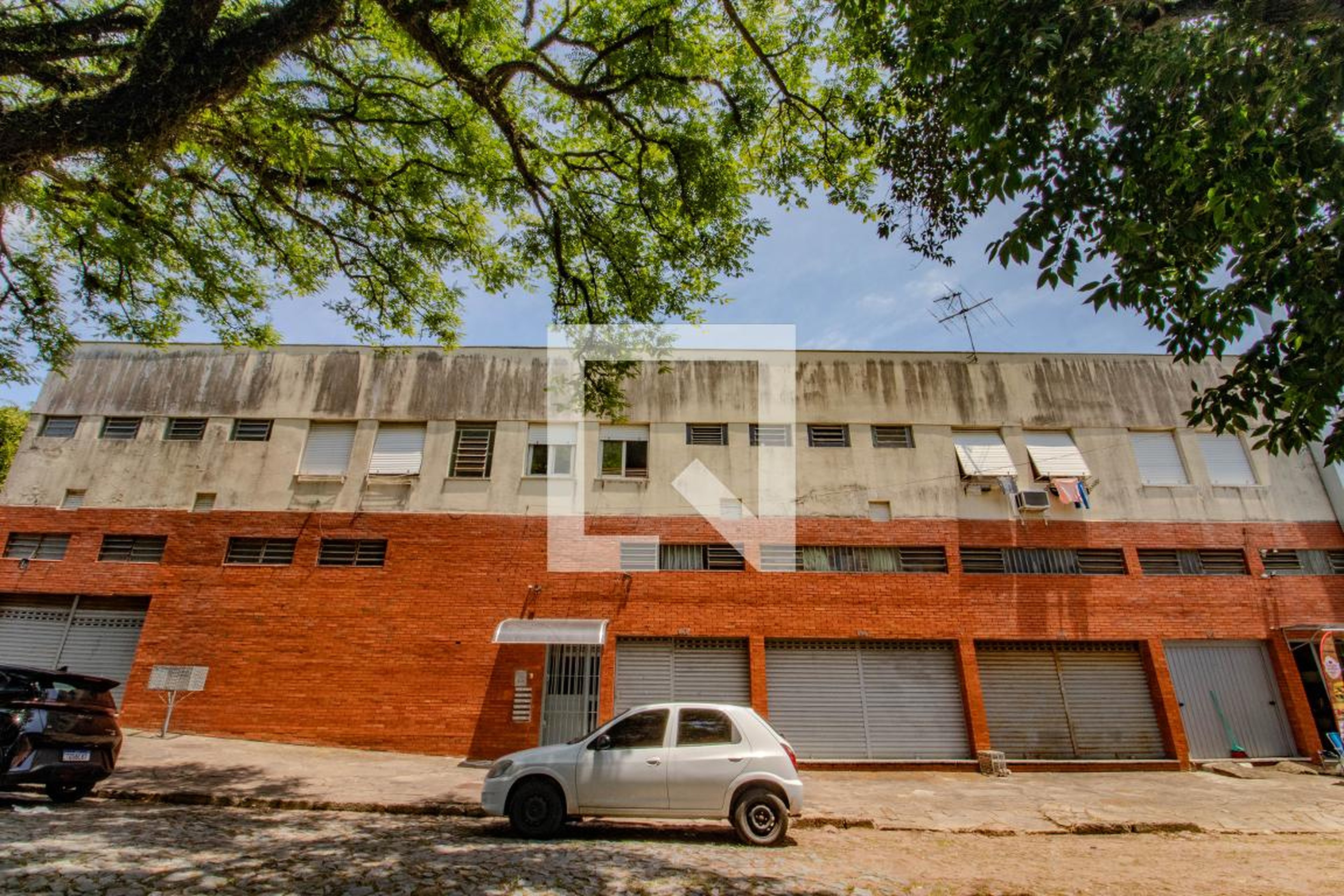 Fachada Condomínio em Avenida Nilo Ruschel, 860