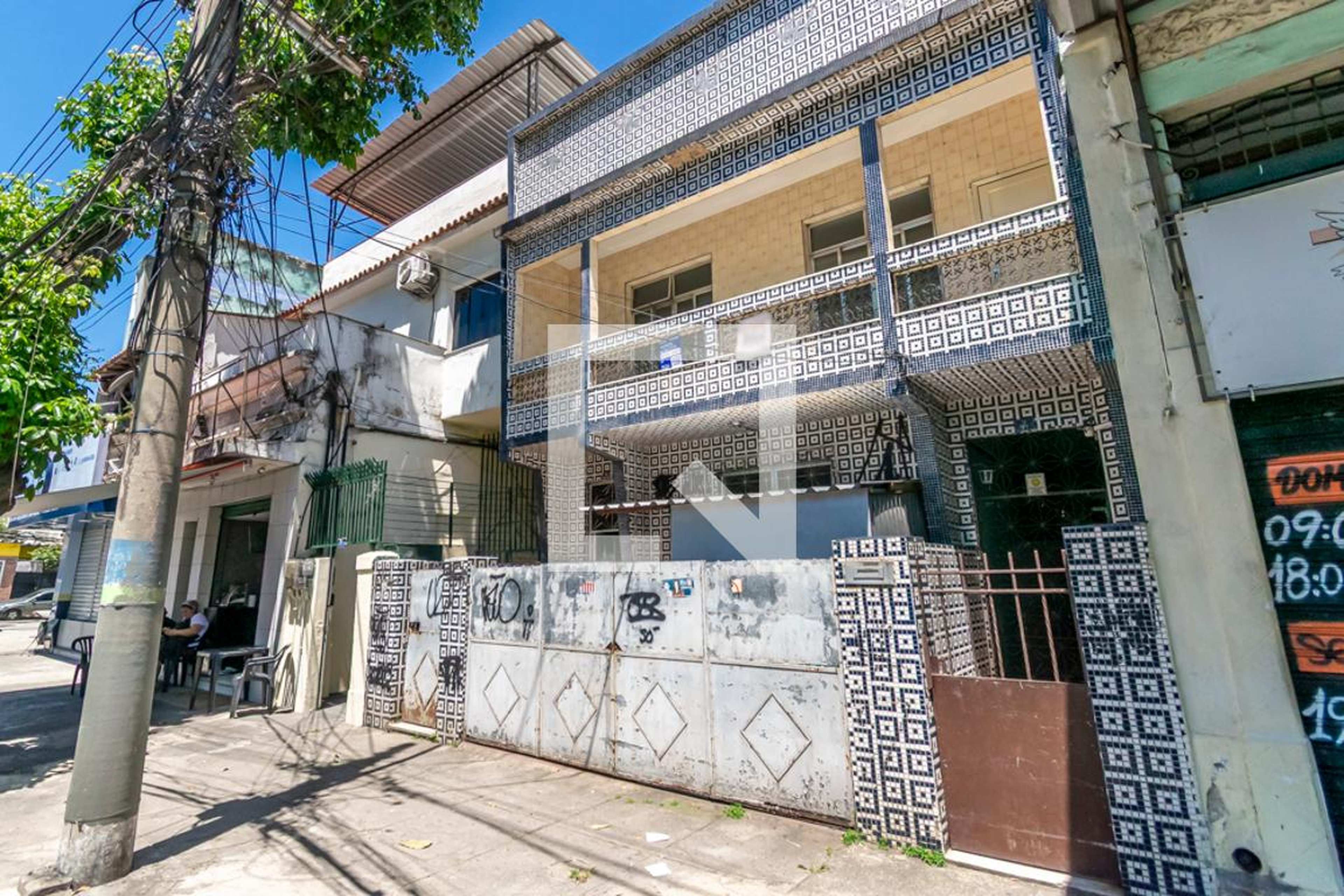 Fachada do Prédio Condomínio em Praça Antônio José de Almeida, 7