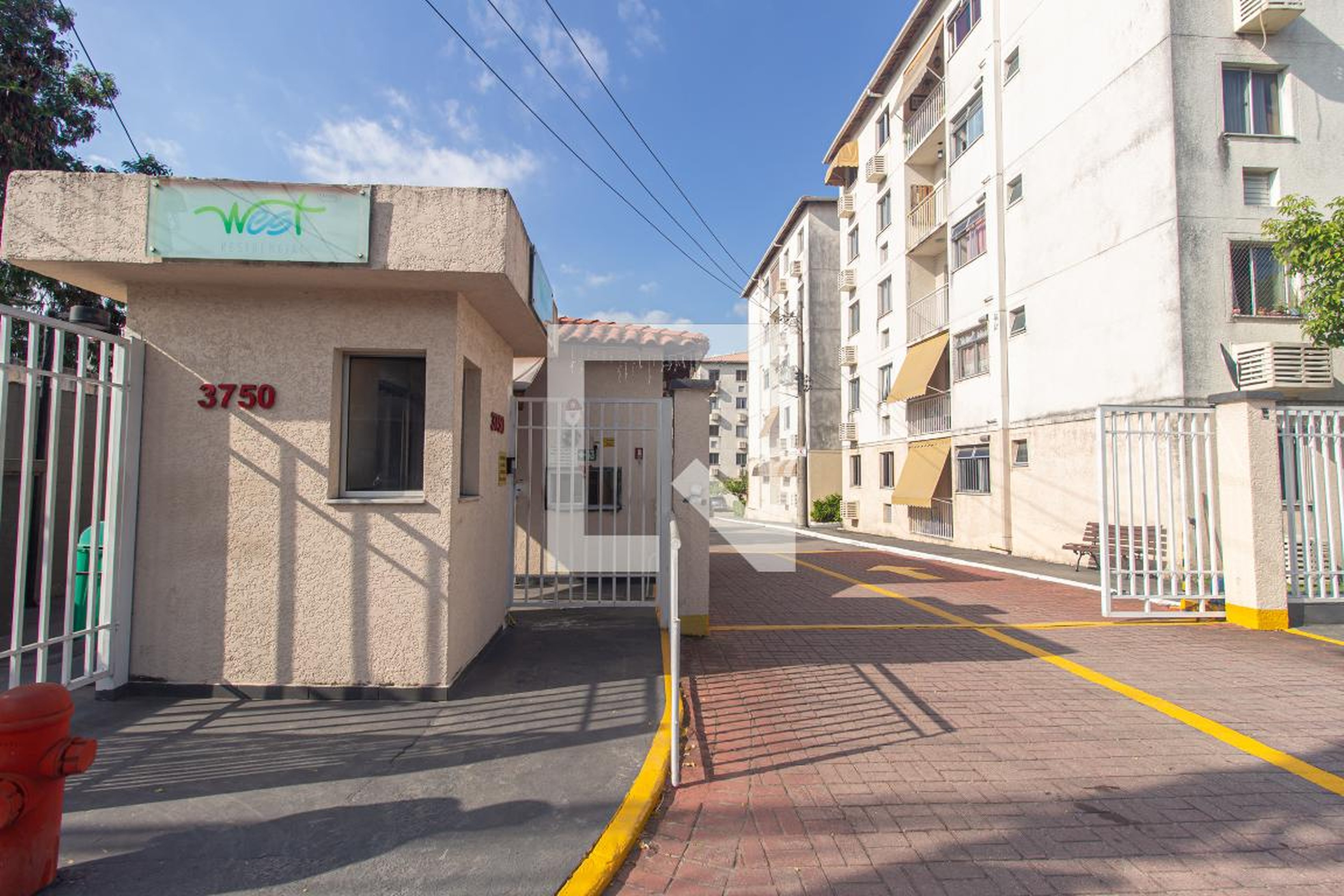 Fachada do condomínio Condomínio West Residencial