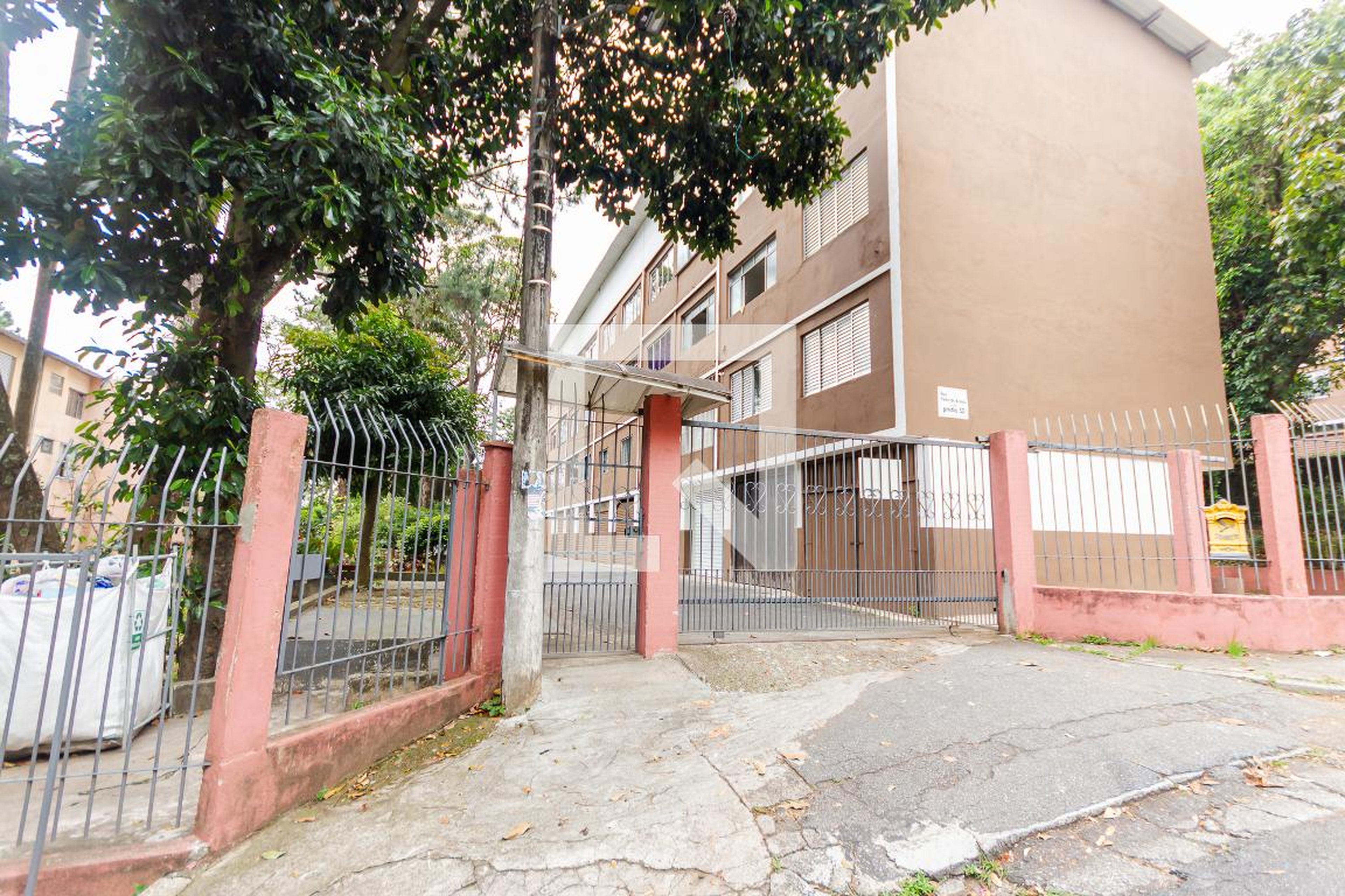 Fachada Condomínio em Rua Pedro de Araújo Lima, 52