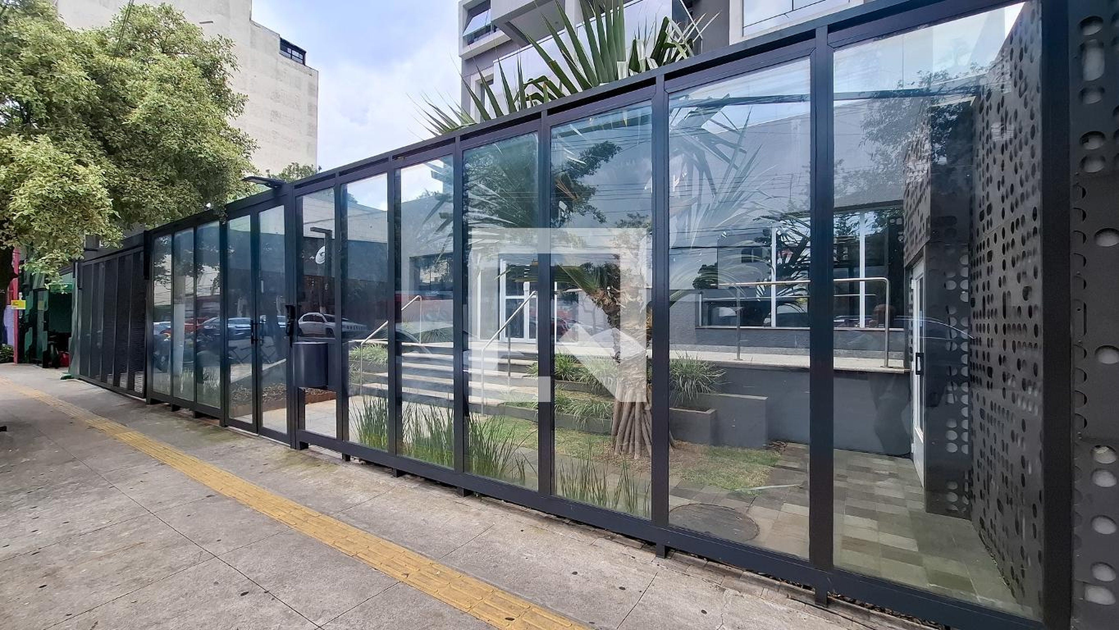 Fachada do Prédio Condomínio Fradik