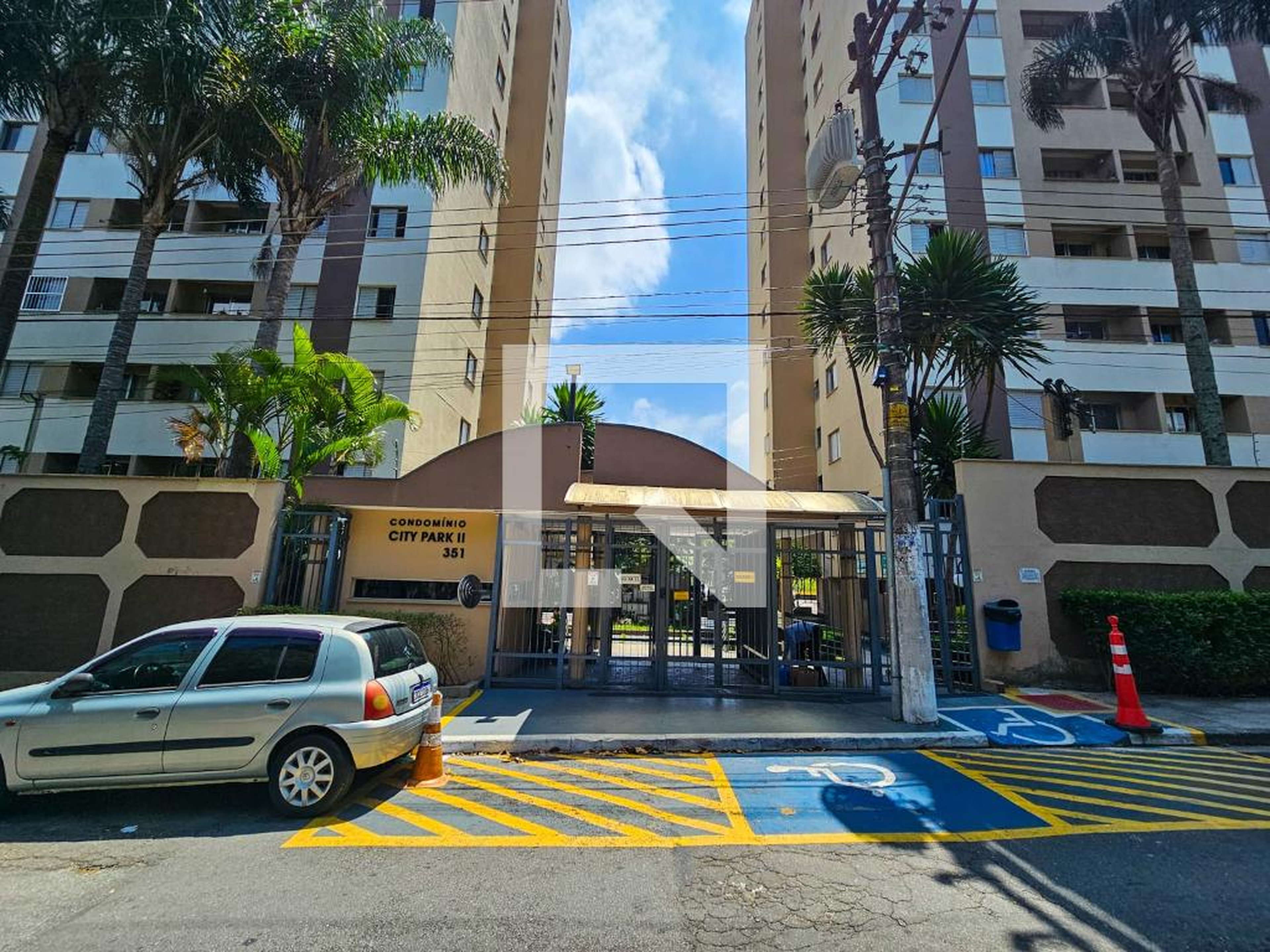 Fachada Condomínio em Rua Demerval da Fonseca, 351