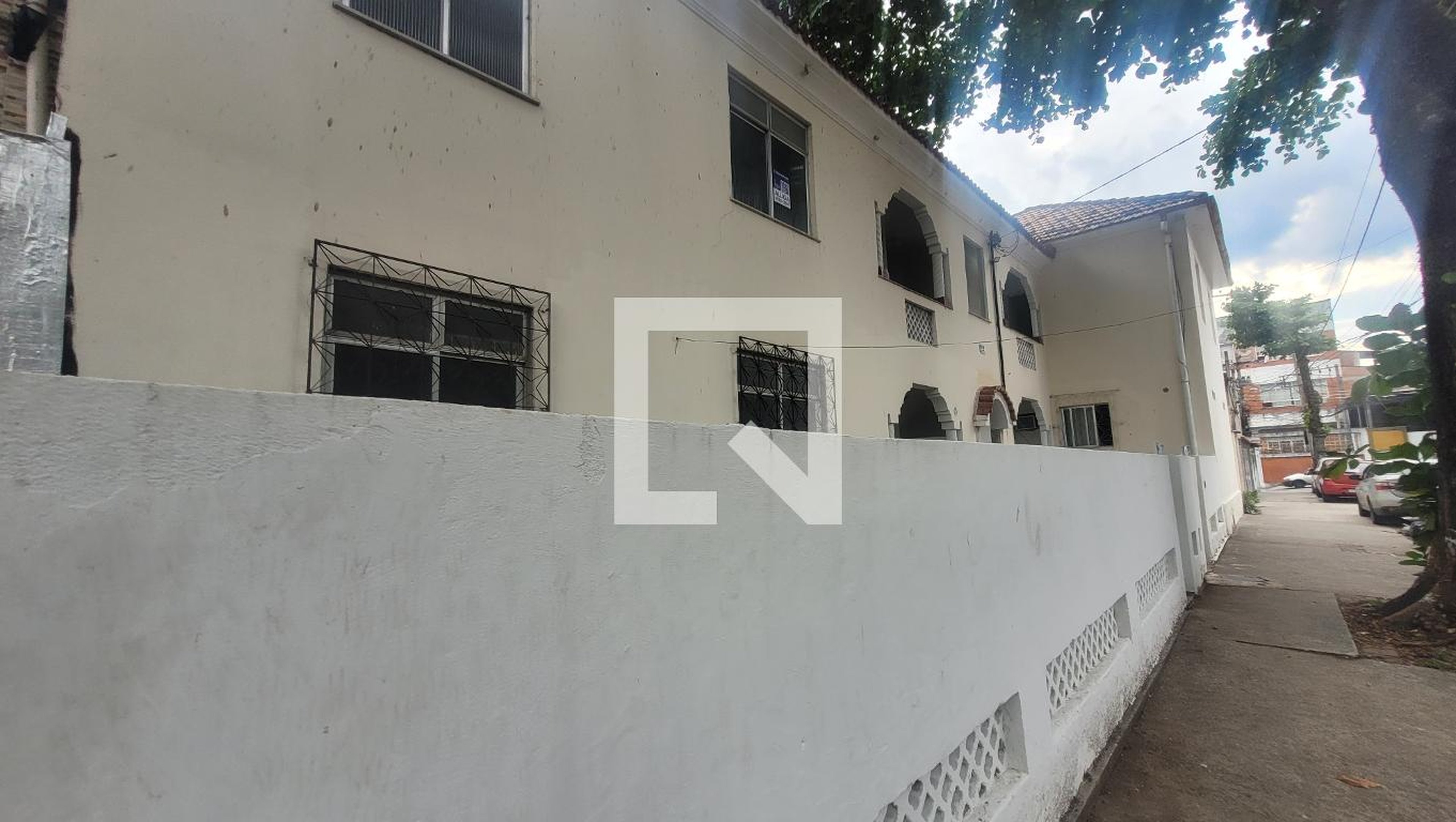 Fachada Condomínio em Rua Barbosa Rodrigues, 12