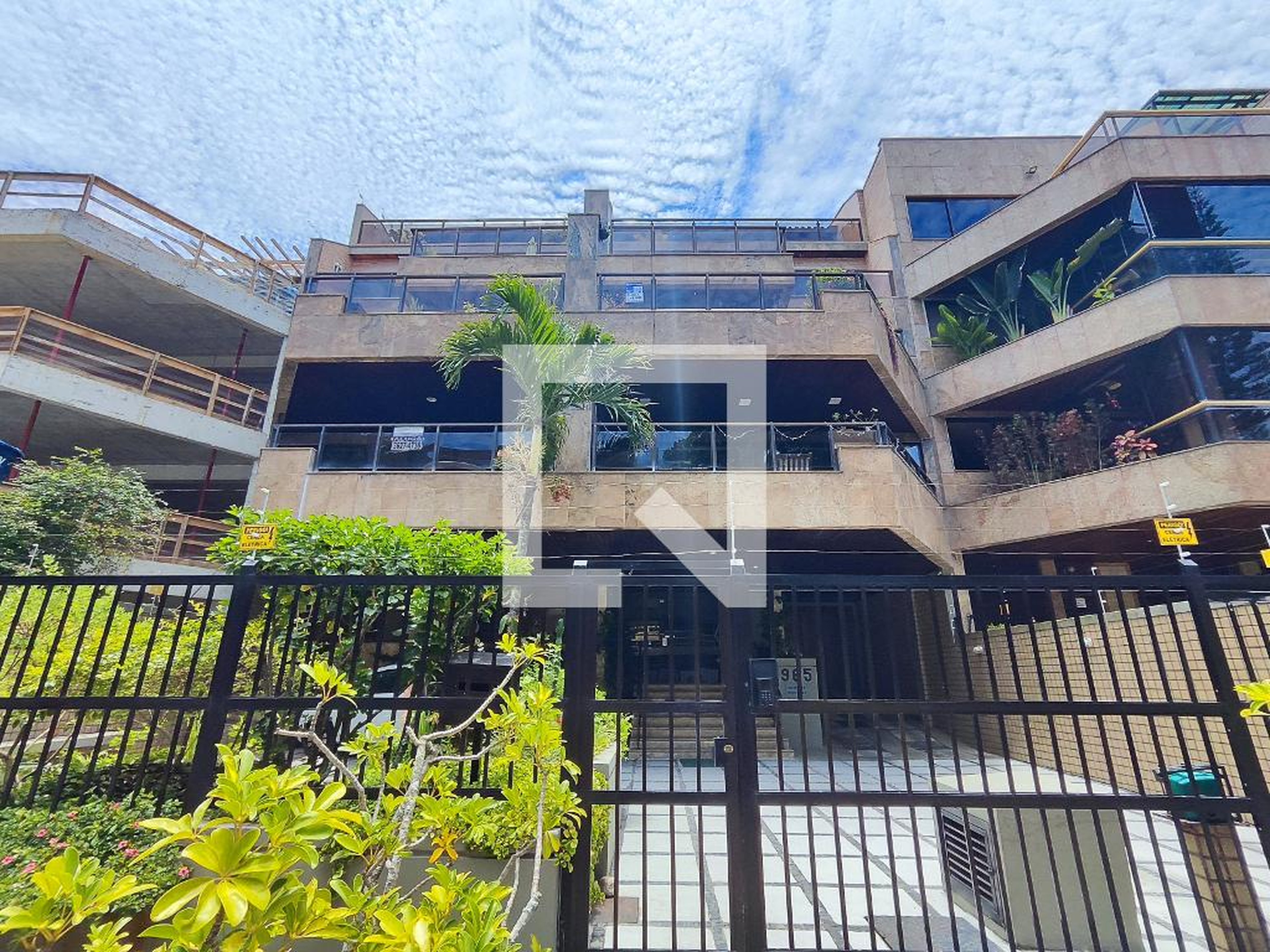 Fachada Condomínio em Rua Presidente Nereu Ramos, 965