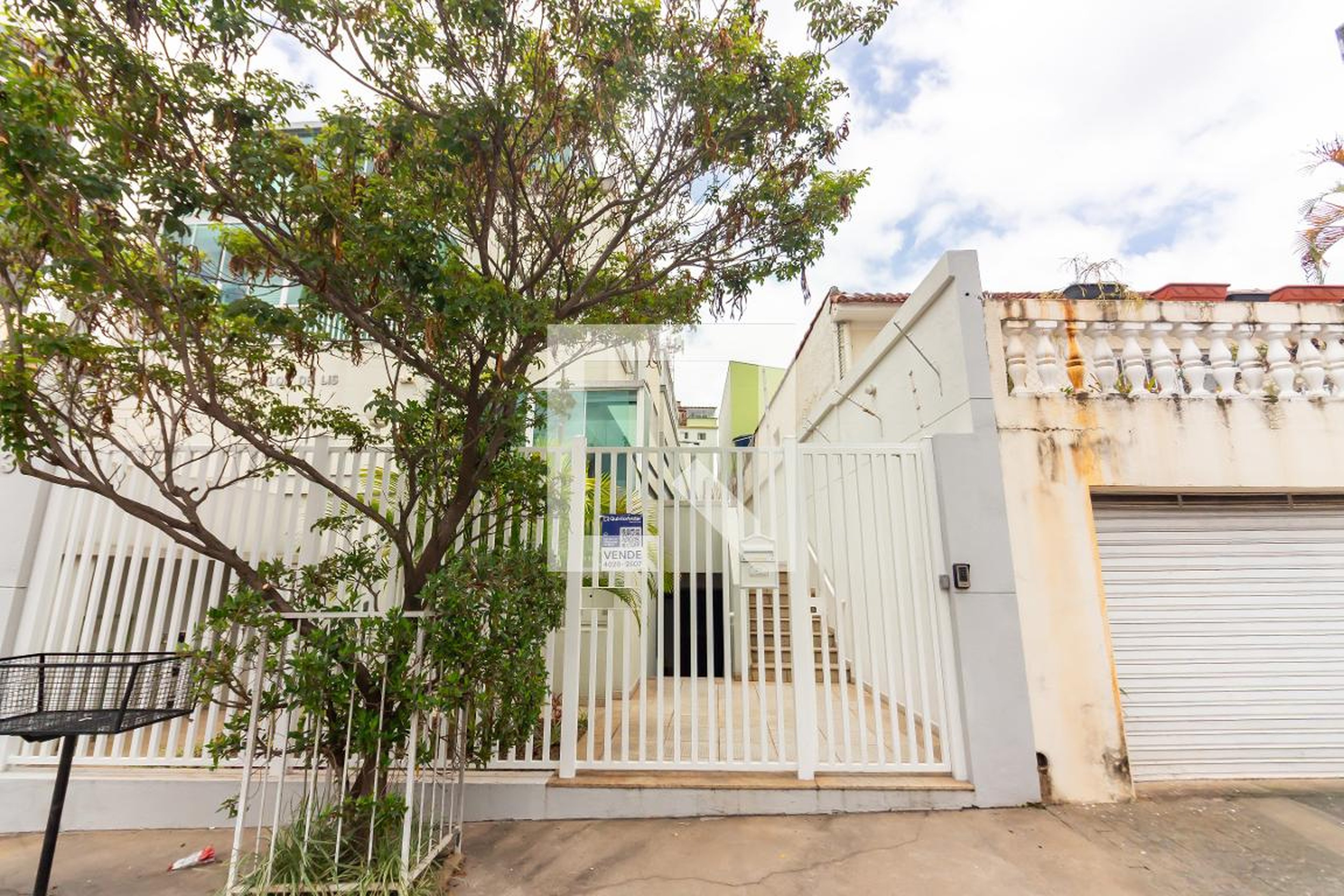 Fachada Condomínio em Rua Antônia Bizarro, 263