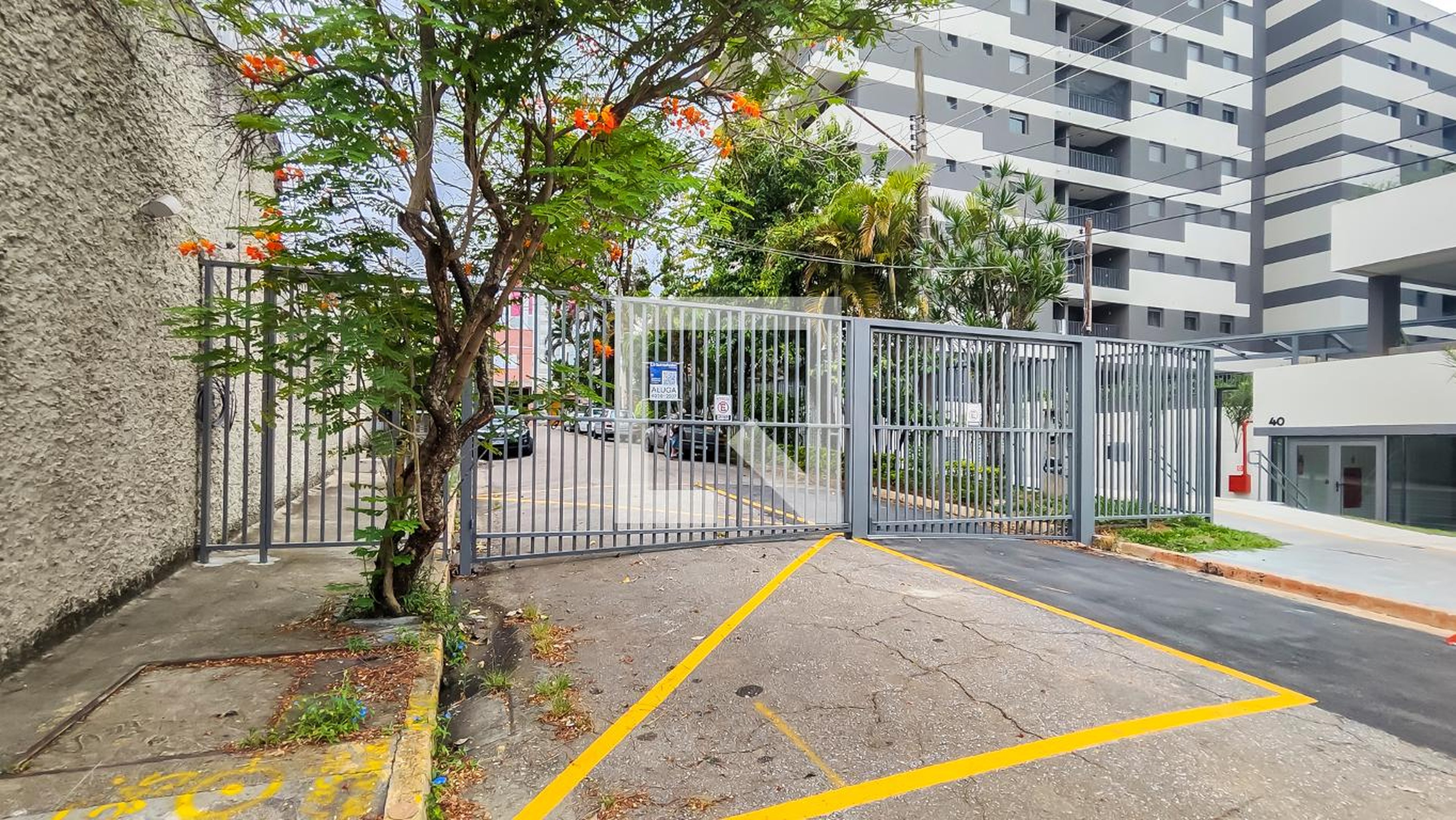 Fachada do Condomínio Condomínio em Rua Tabira, 37