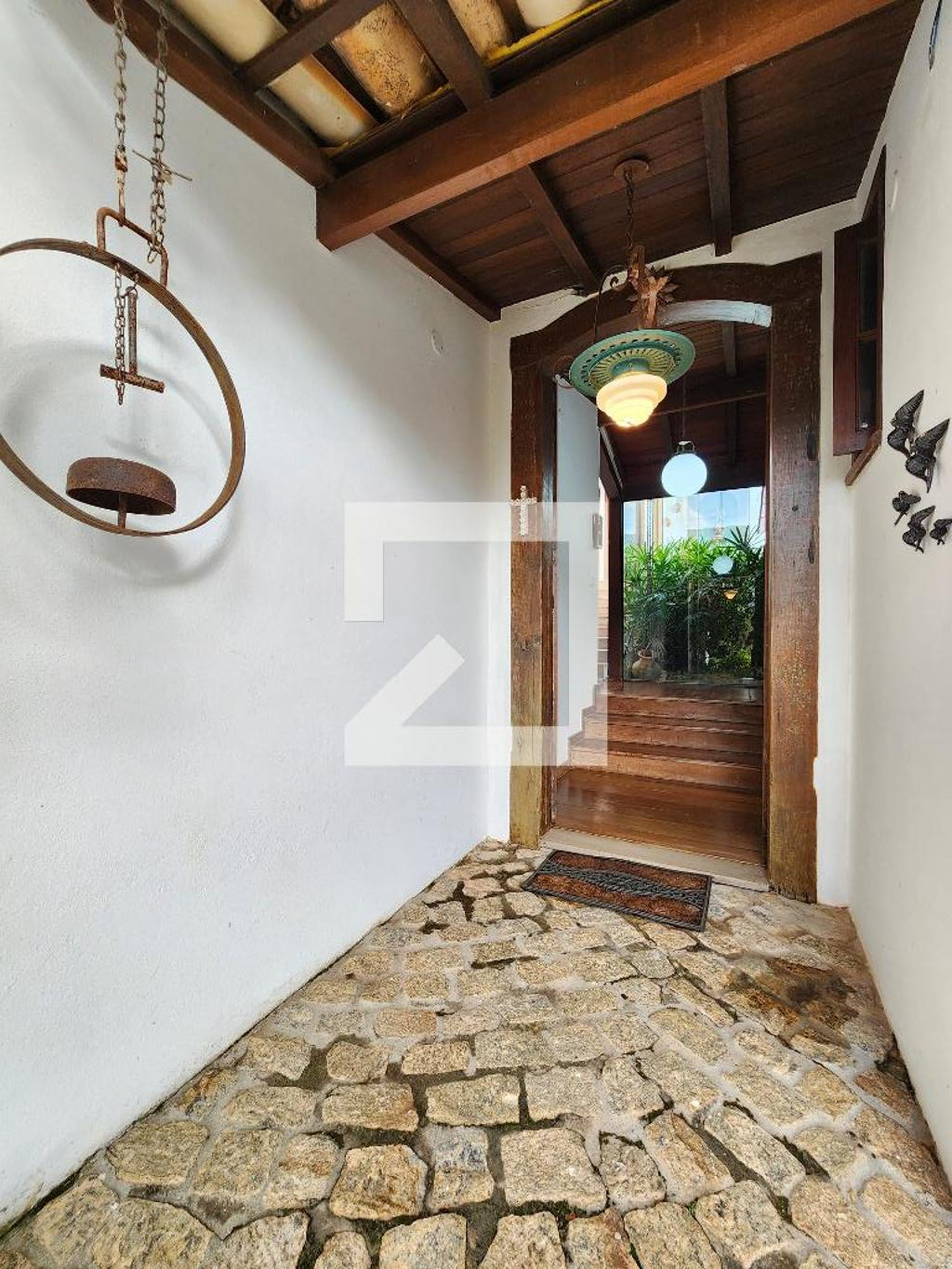 Entrada Condomínio em Alameda Serra do Cabral, 425