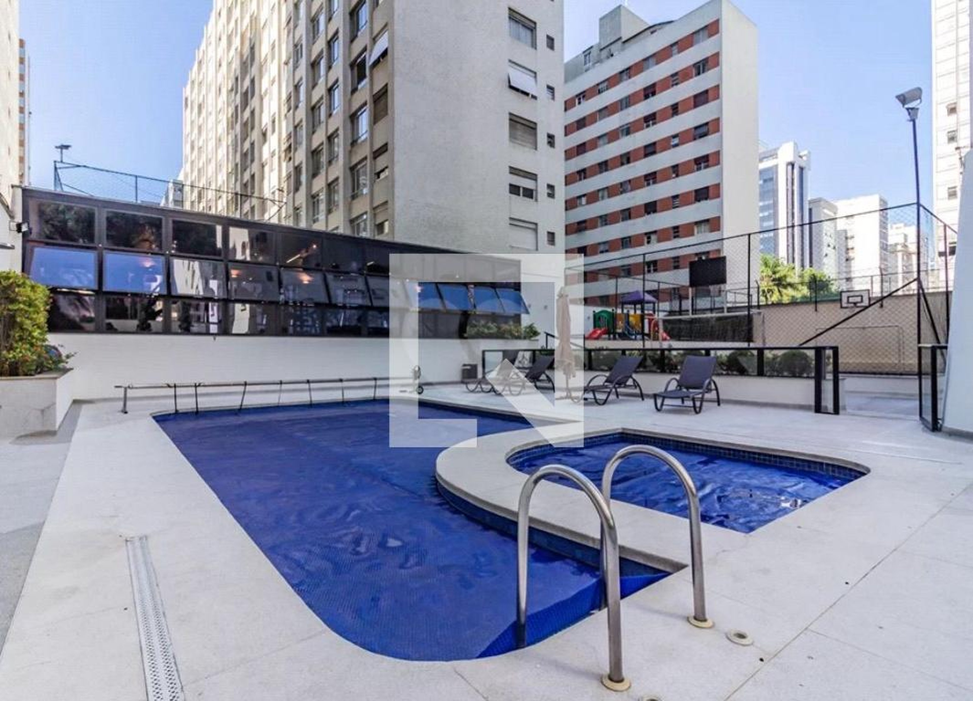 Piscina Condomínio Porto Fino