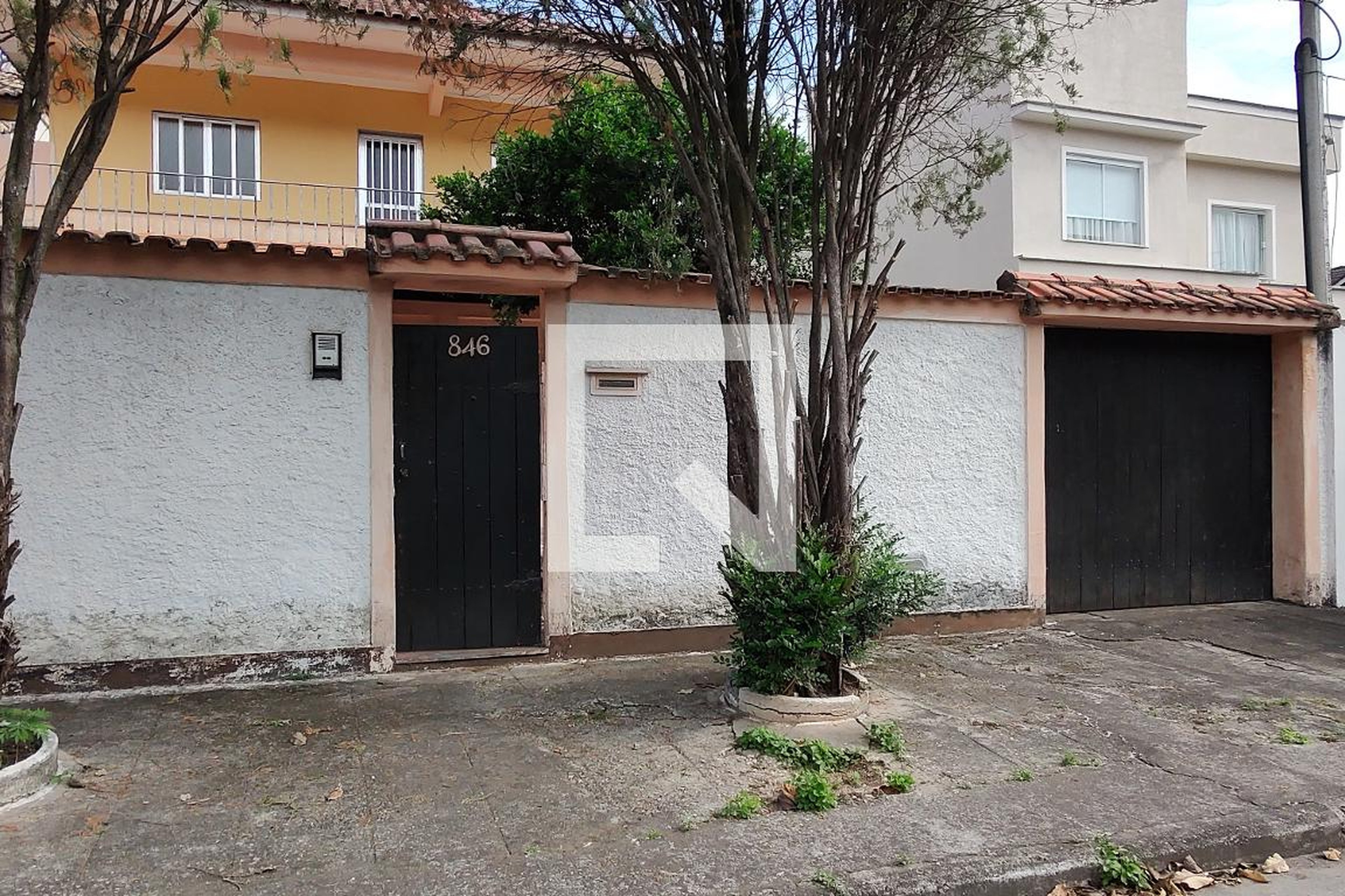 Fachada Condomínio em Rua Ati, 846