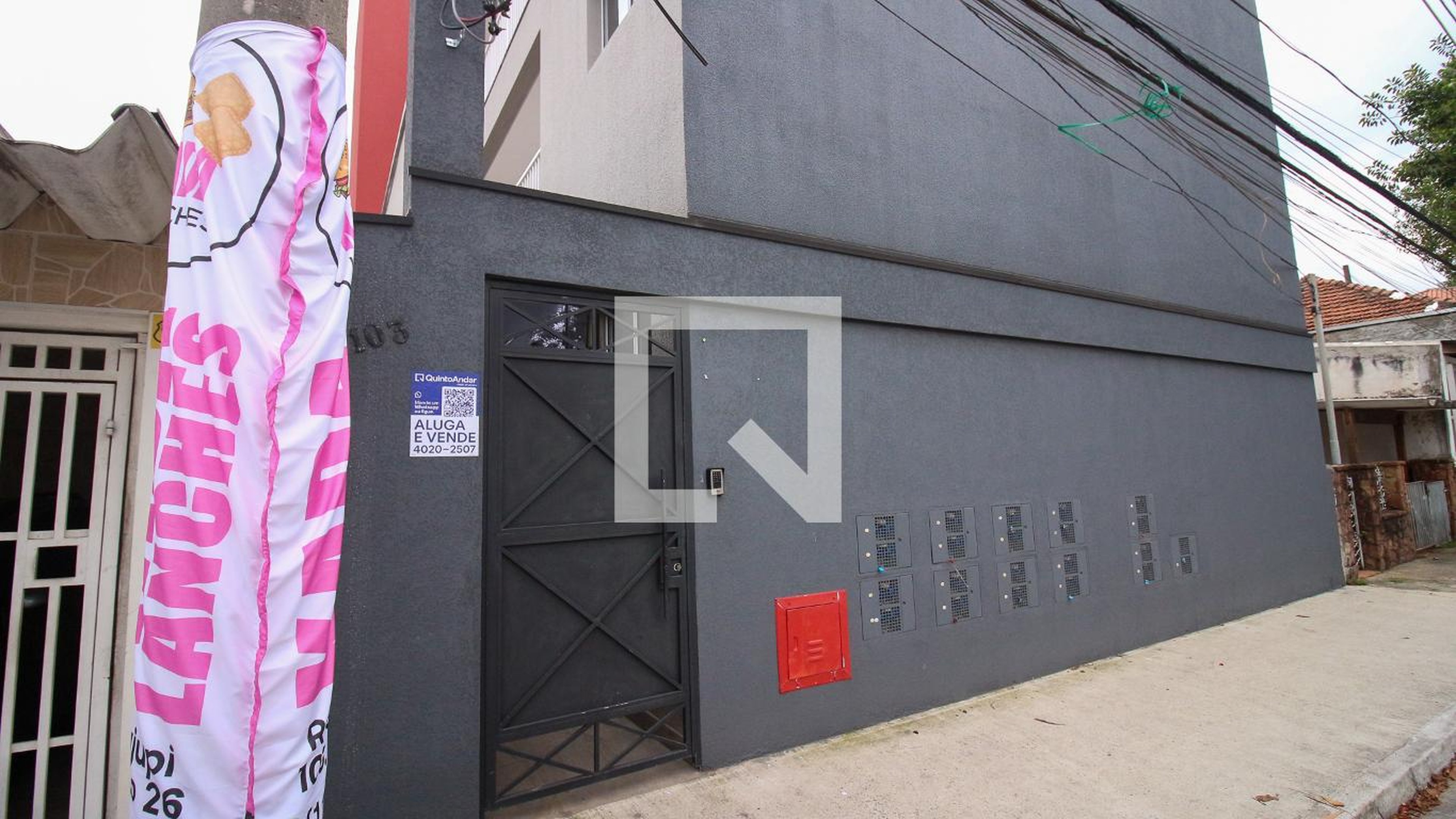 Fachada Condomínio em Rua Tujupi, 103