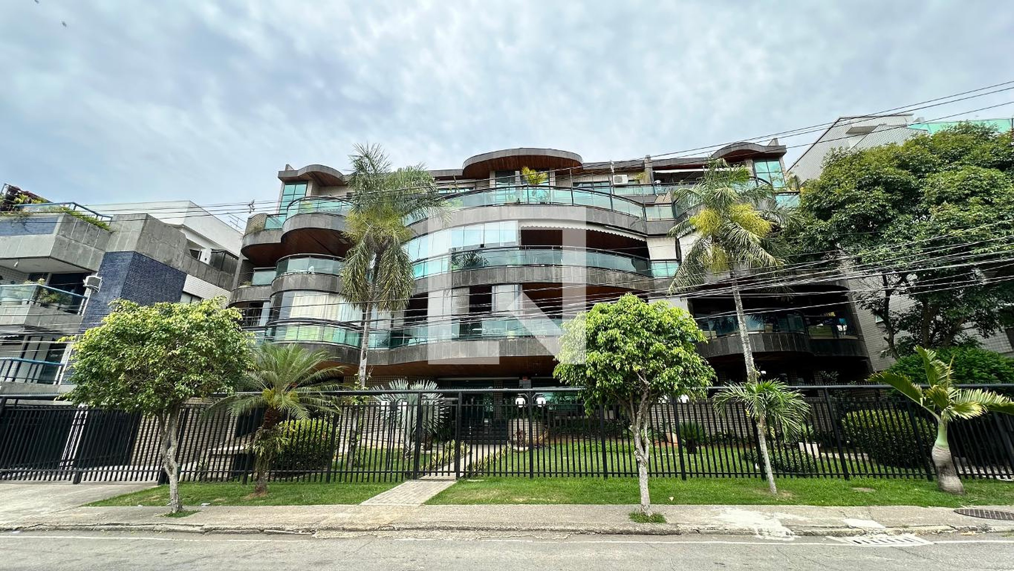 Fachada Condomínio em Avenida das Américas, 115