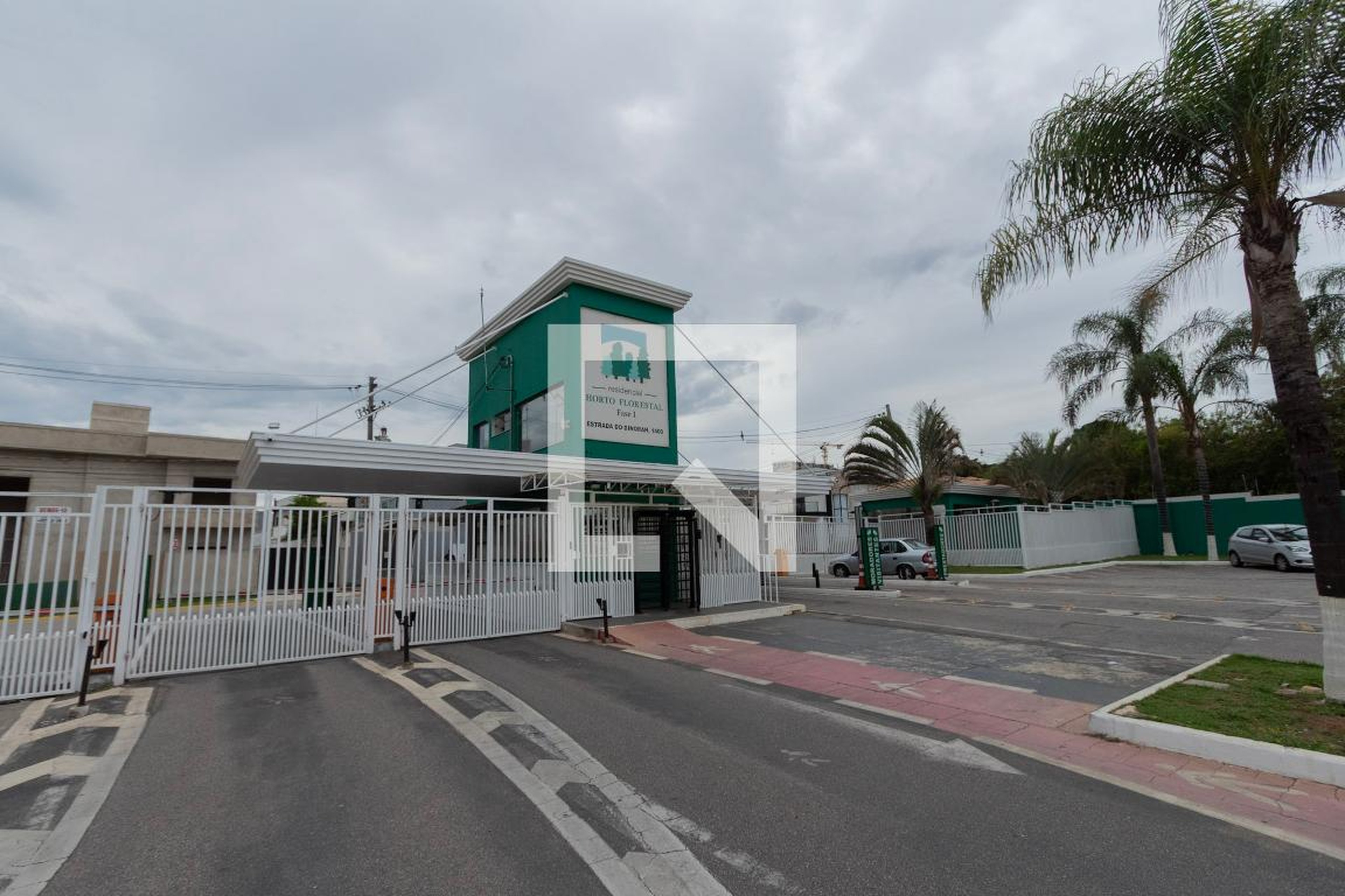 Fachada Condomínio em Rua Cláudio Lopes Antunes, 68