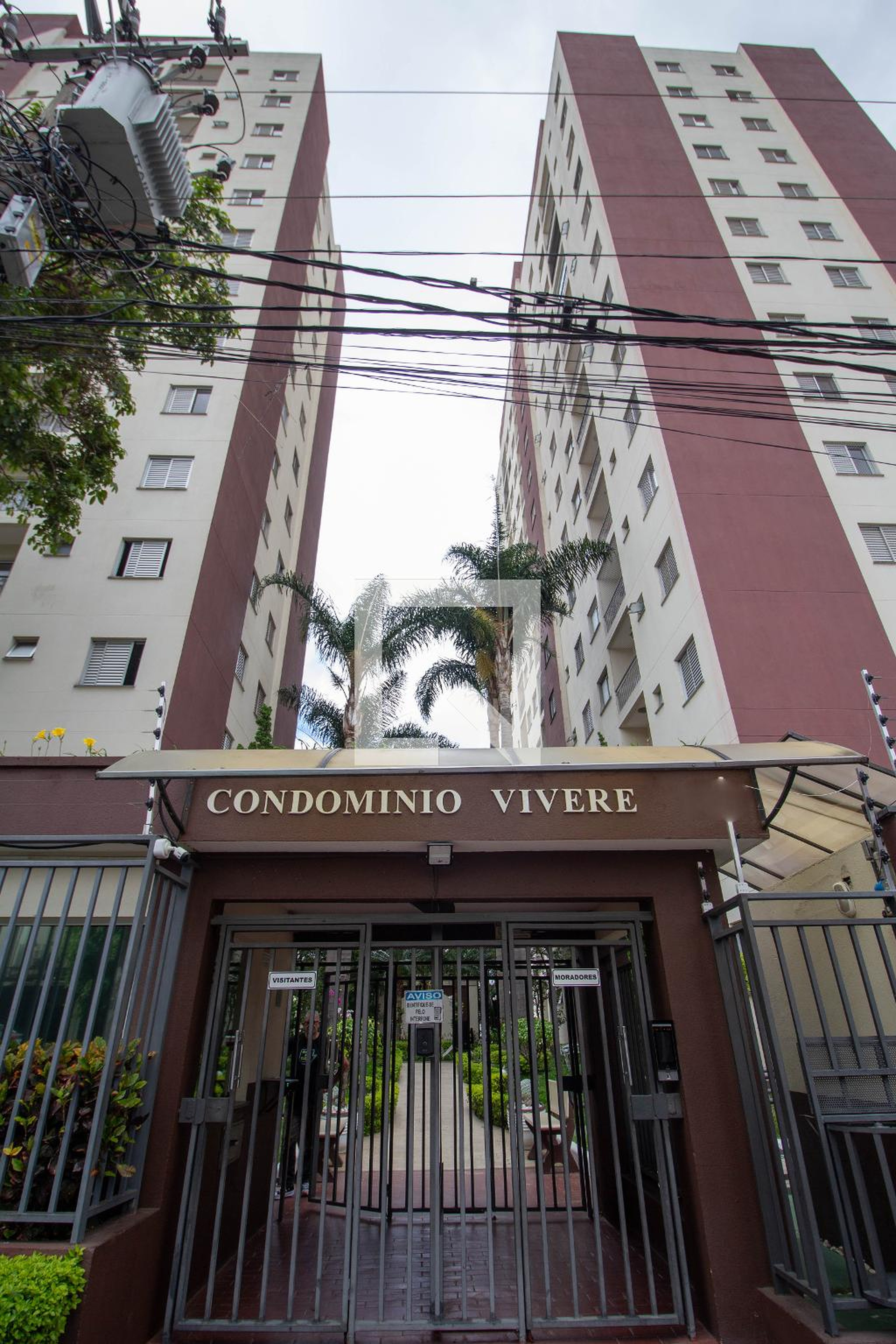 Fachada Condomínio em Rua Monjolo, 324