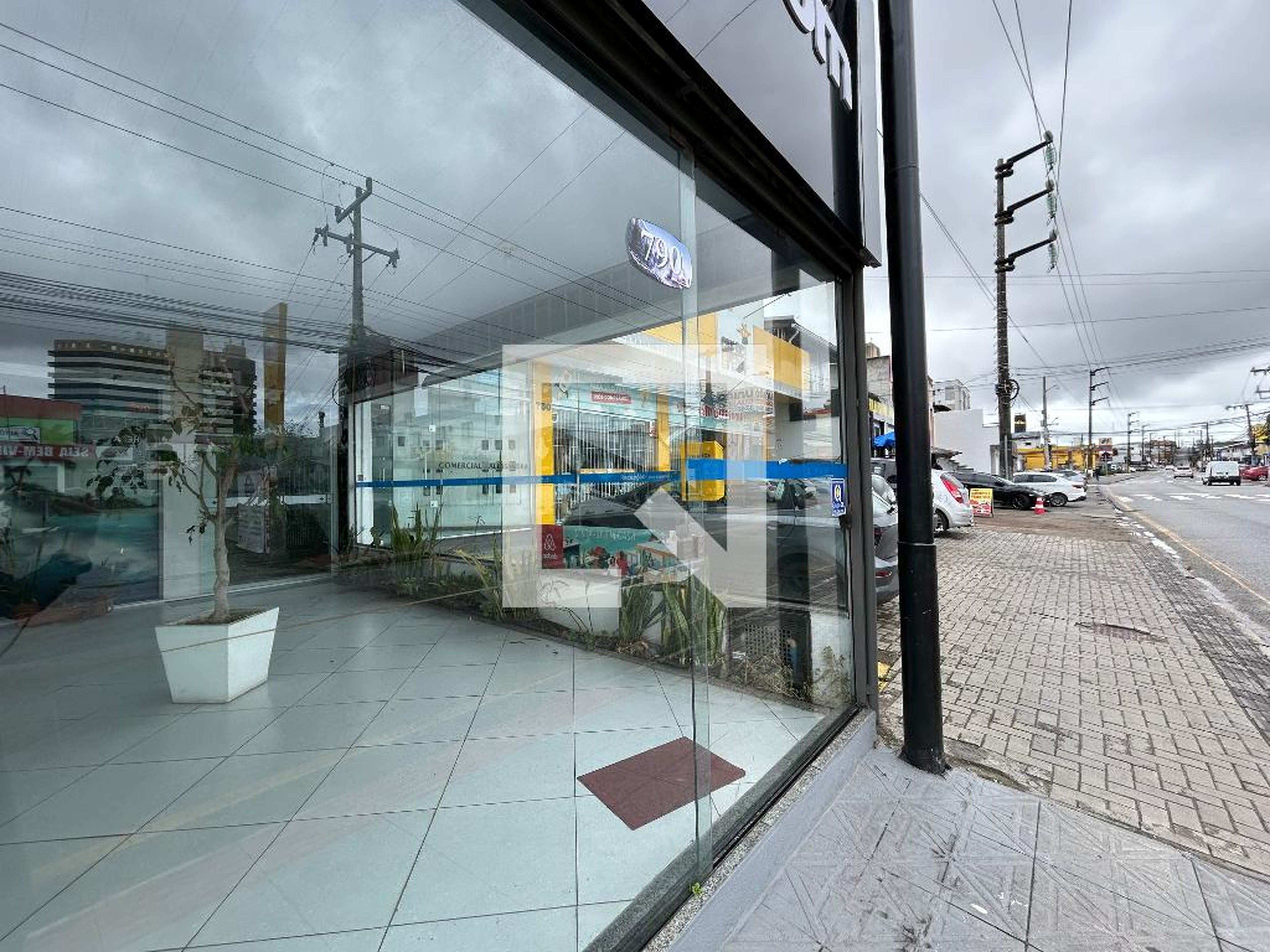 Fachada Condomínio em Rua Gerôncio Thives, 790