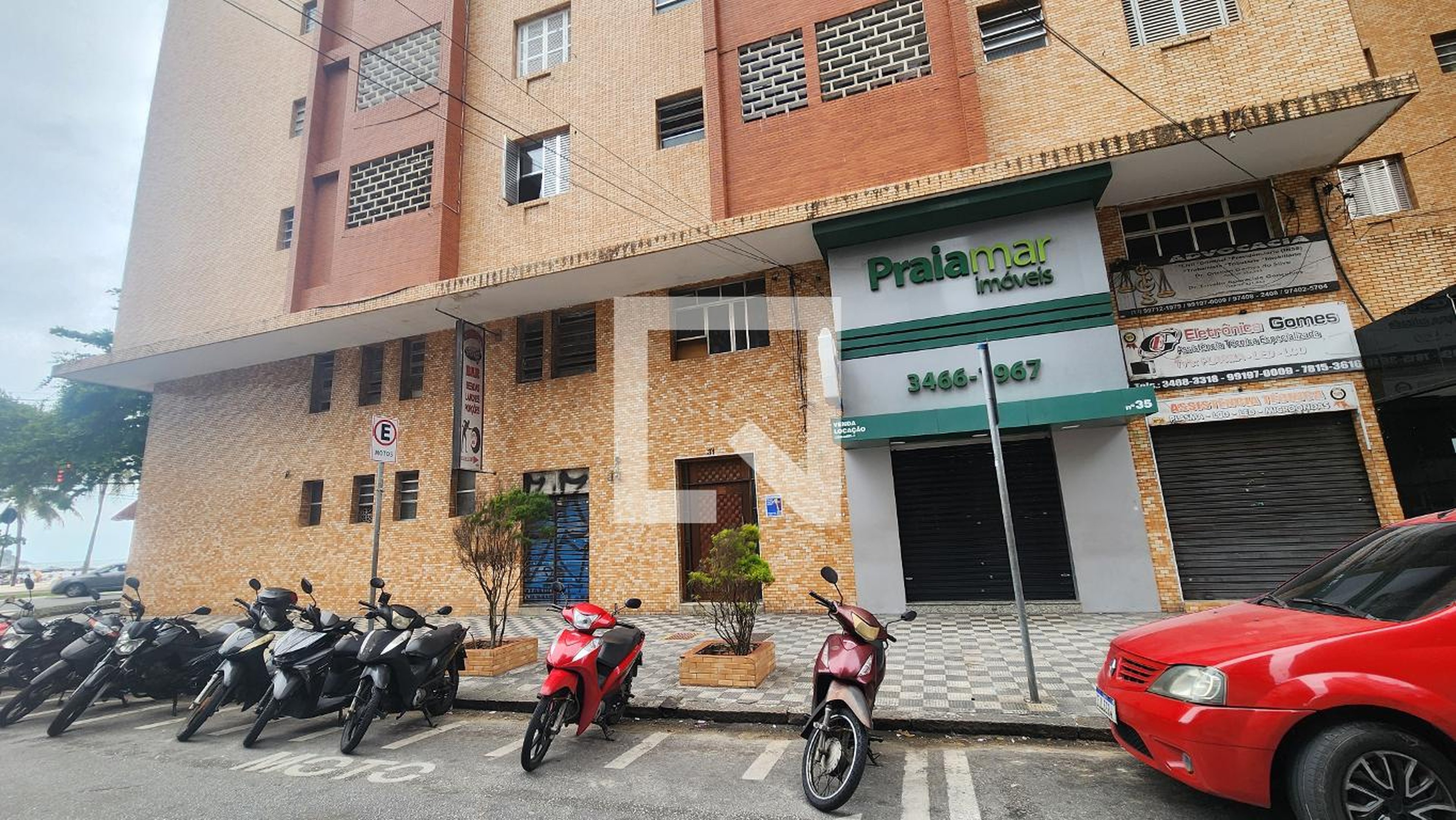 Fachada Condomínio em Rua Capitão Alberto Mendes Júnior, 31