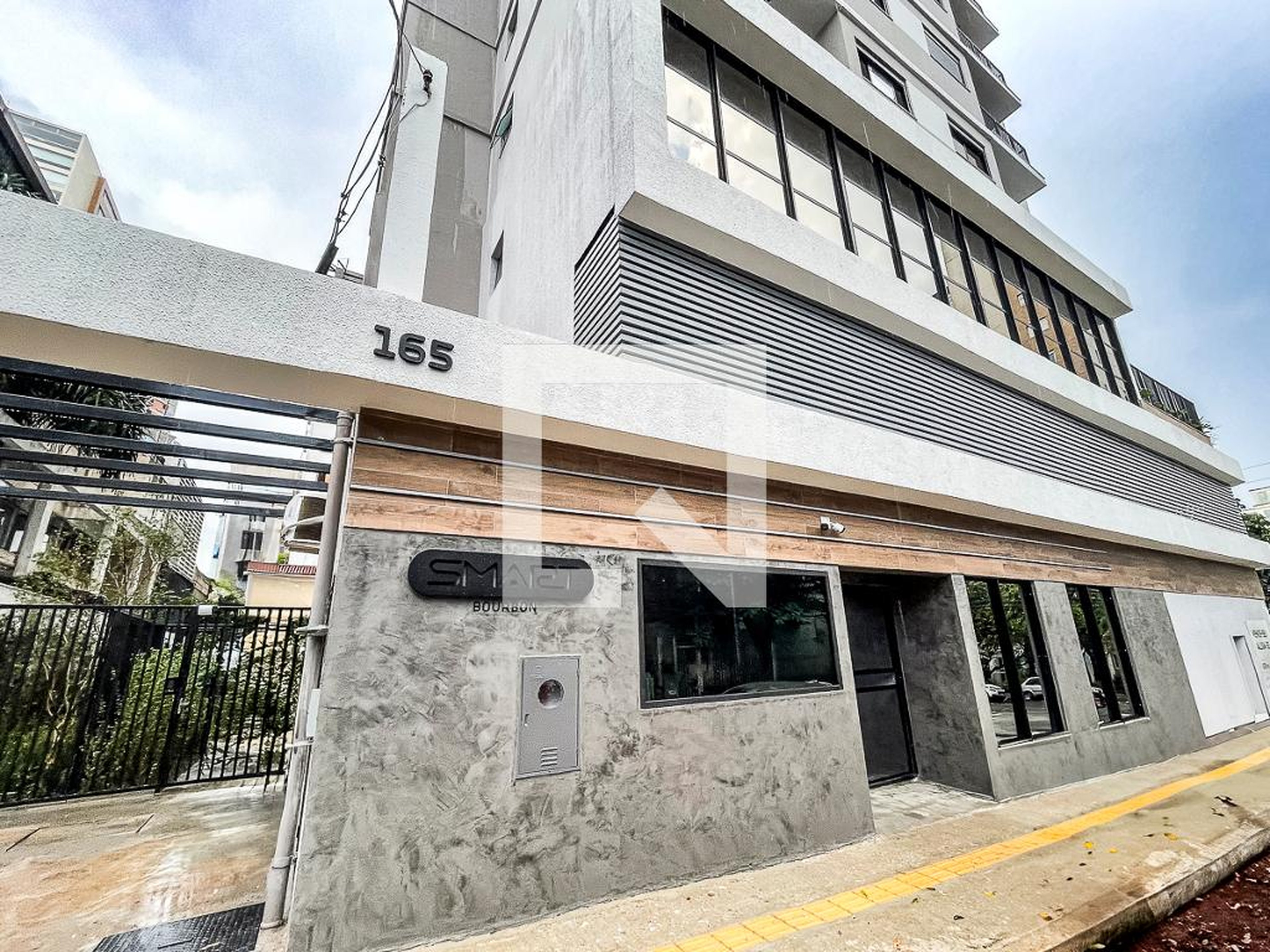 Fachada do Condomínio Condomínio Bourbon Smartstyle