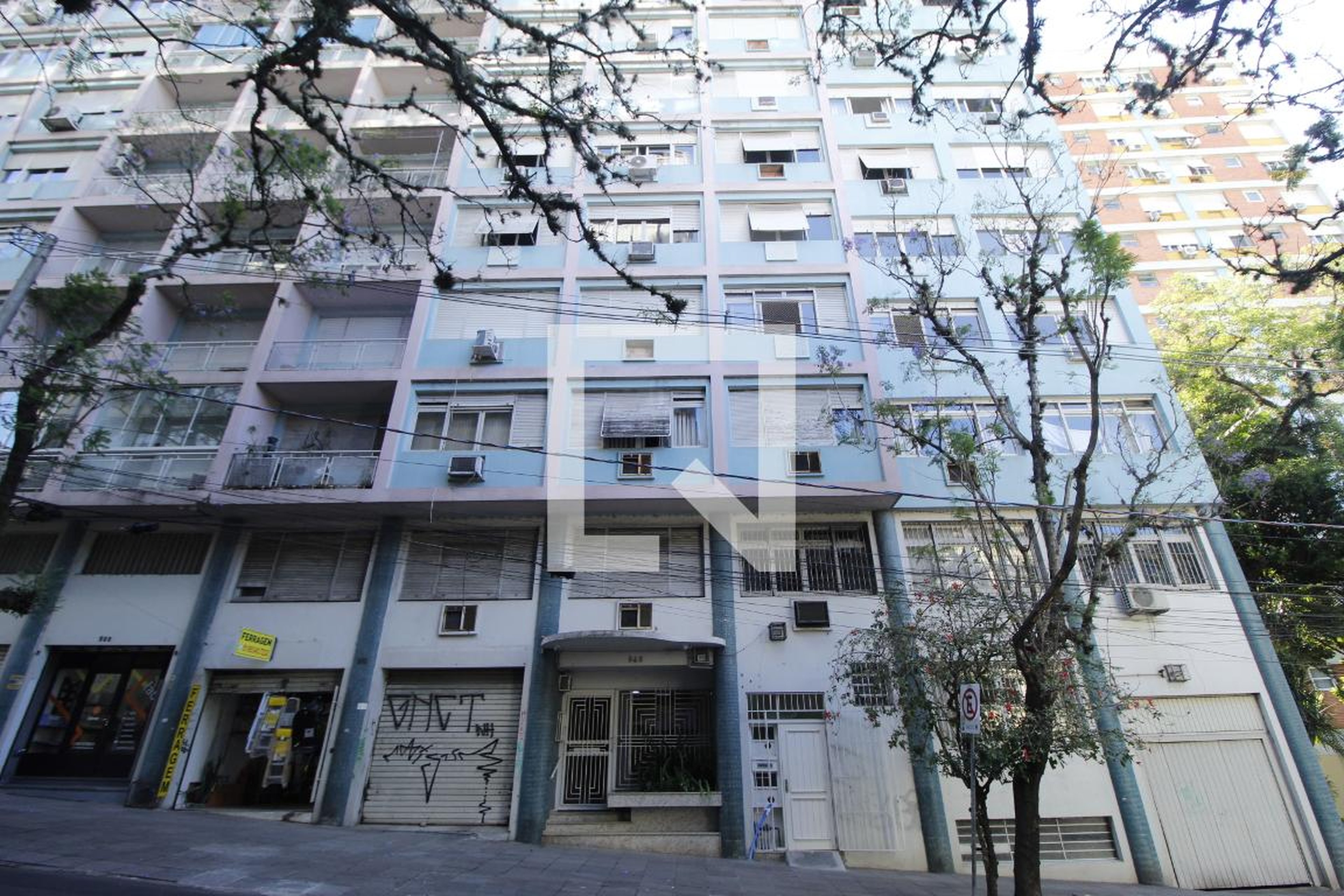 Fachada Condomínio em Rua Garibaldi, 943