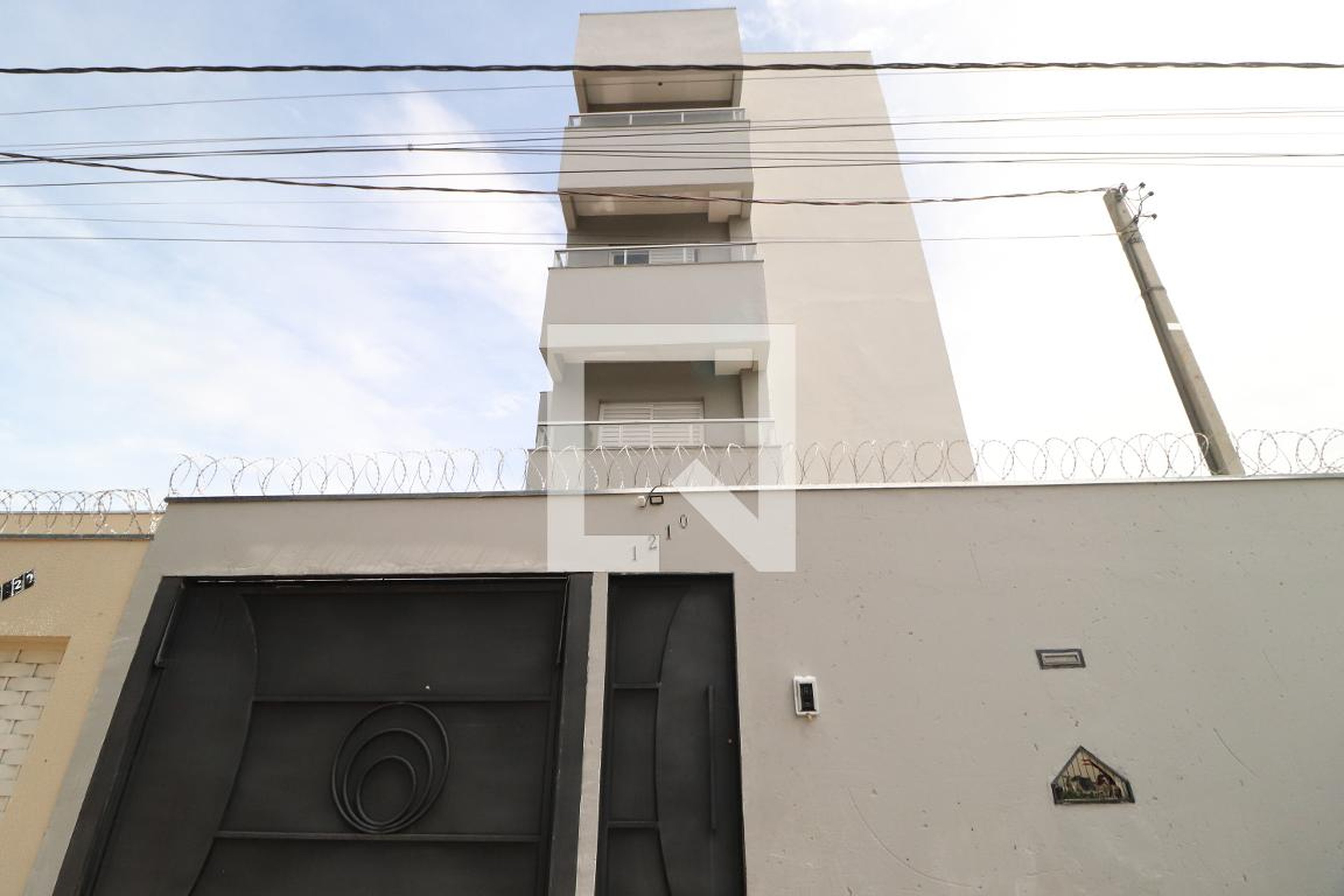 Fachada Condomínio em Rua dos Pica-Paus, 1210