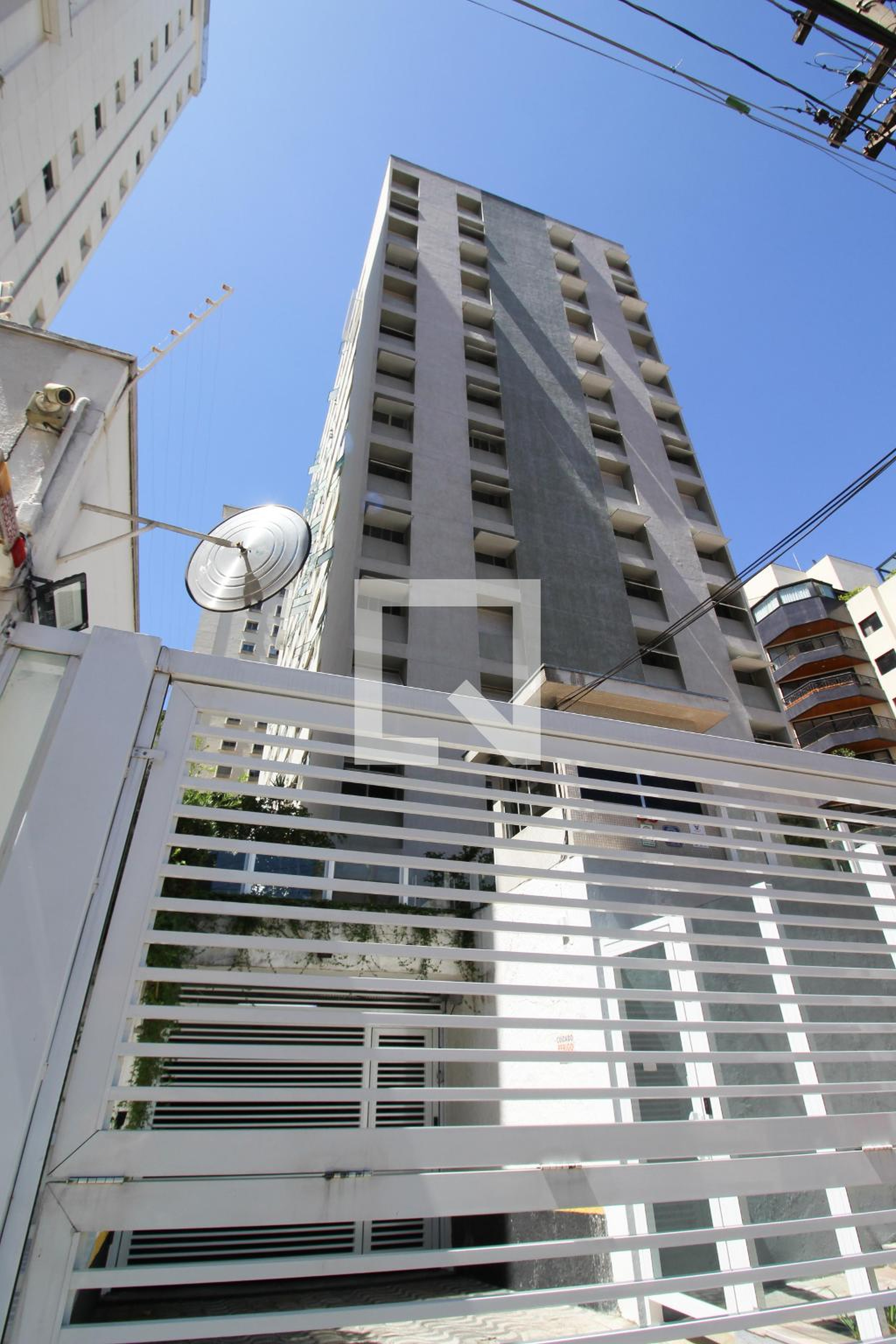 Fachada Condomínio Praia de Itapuã