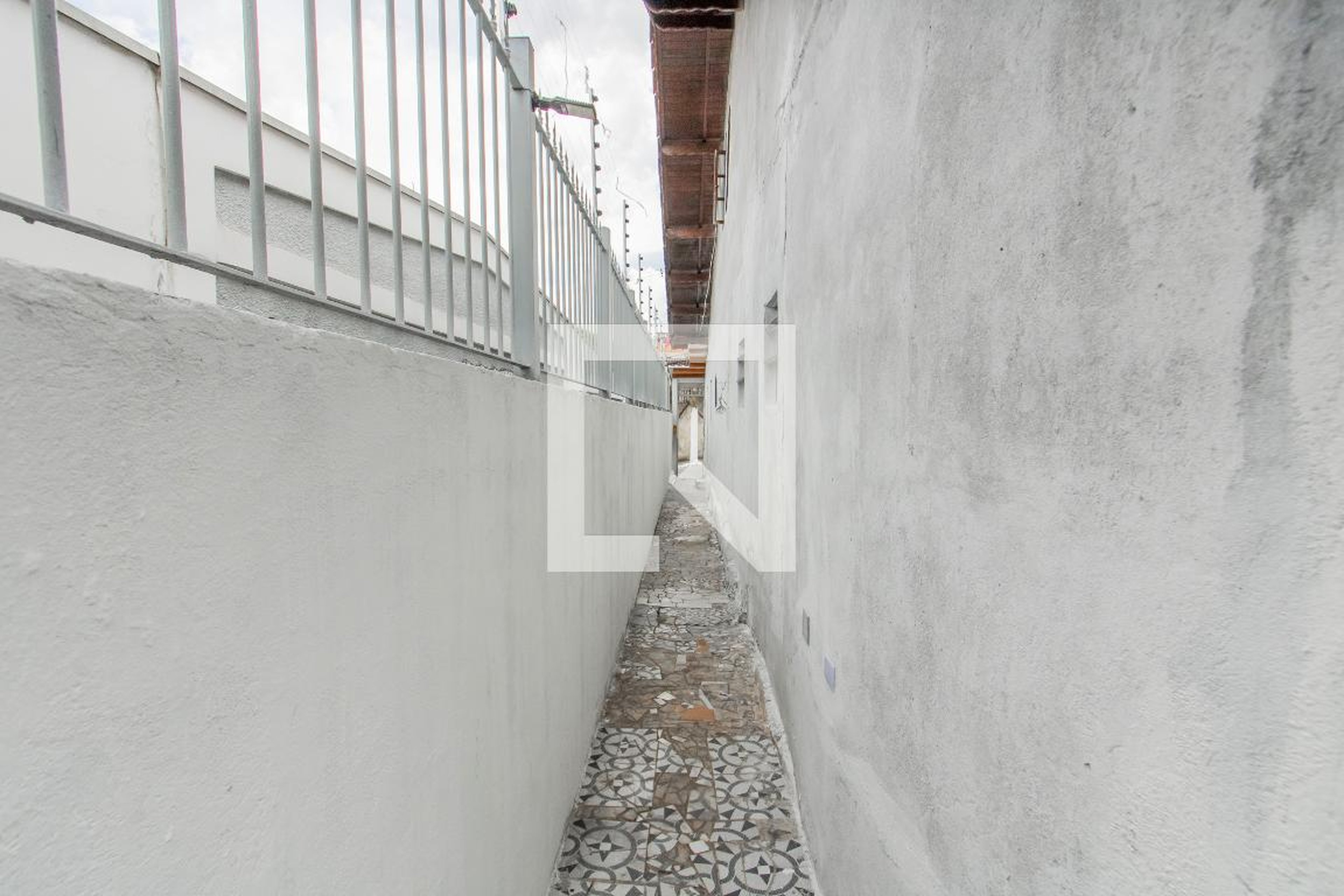 Entrada Condomínio em Rua Cliper, 5