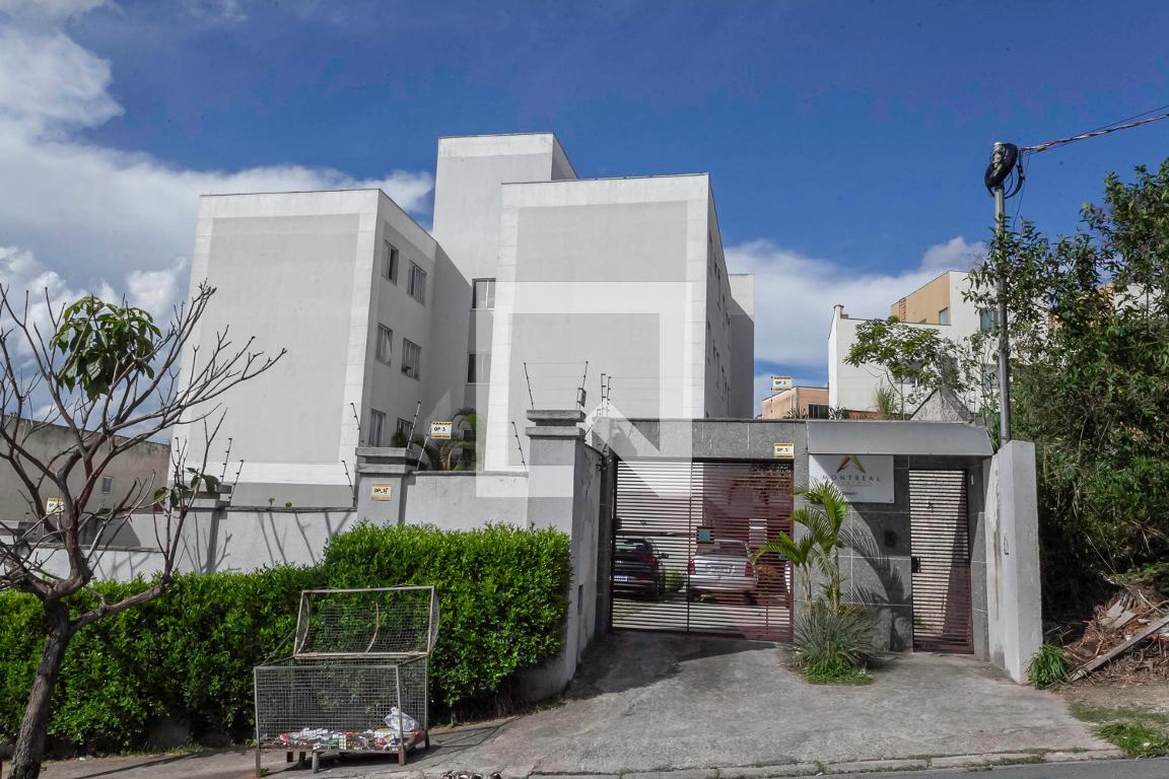 Fachada Condomínio em Rua Jarbas Costa Camargos, 232