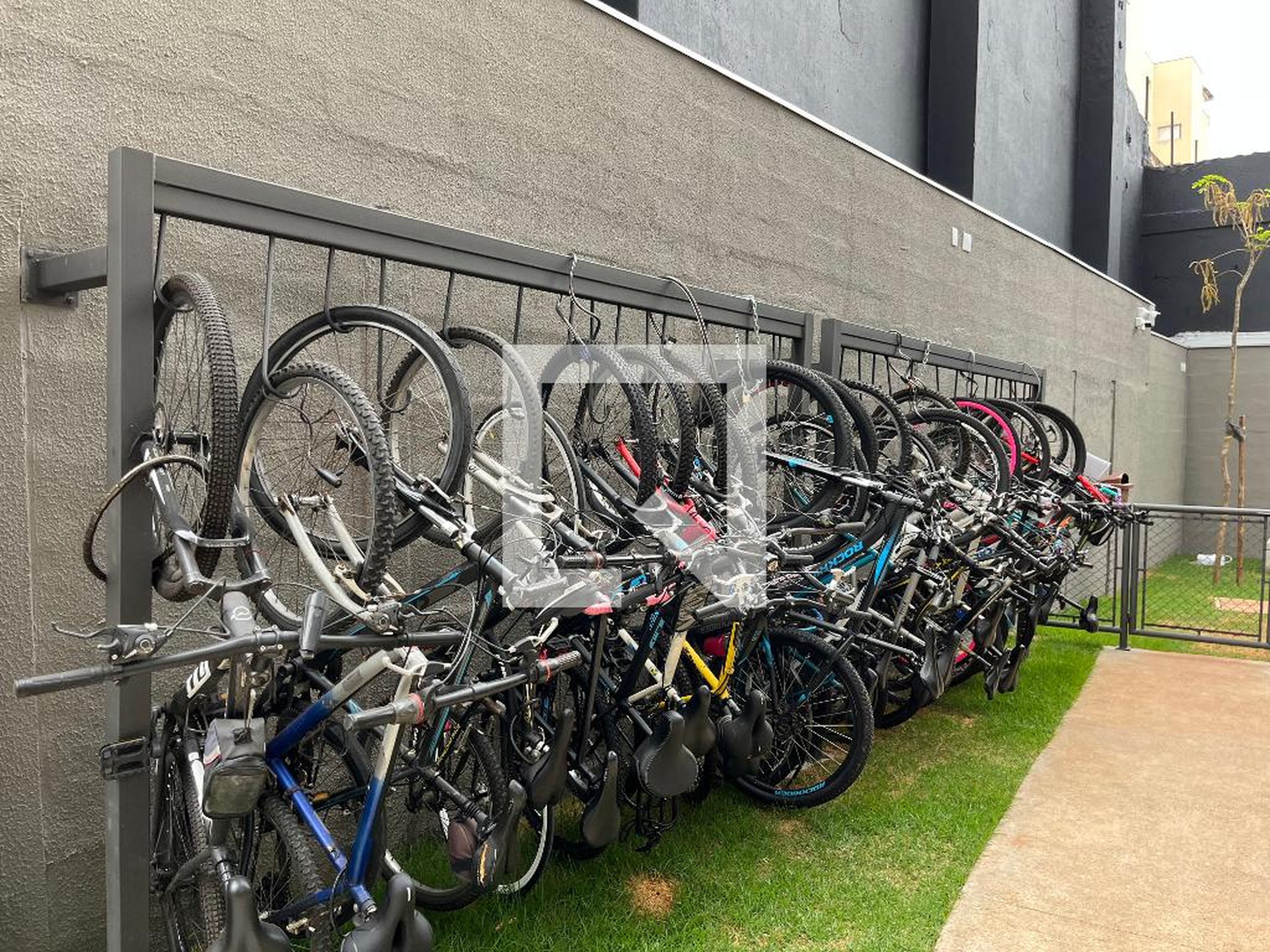 bicicletário Condomínio em Rua Olímpia de Almeida Prado, 93