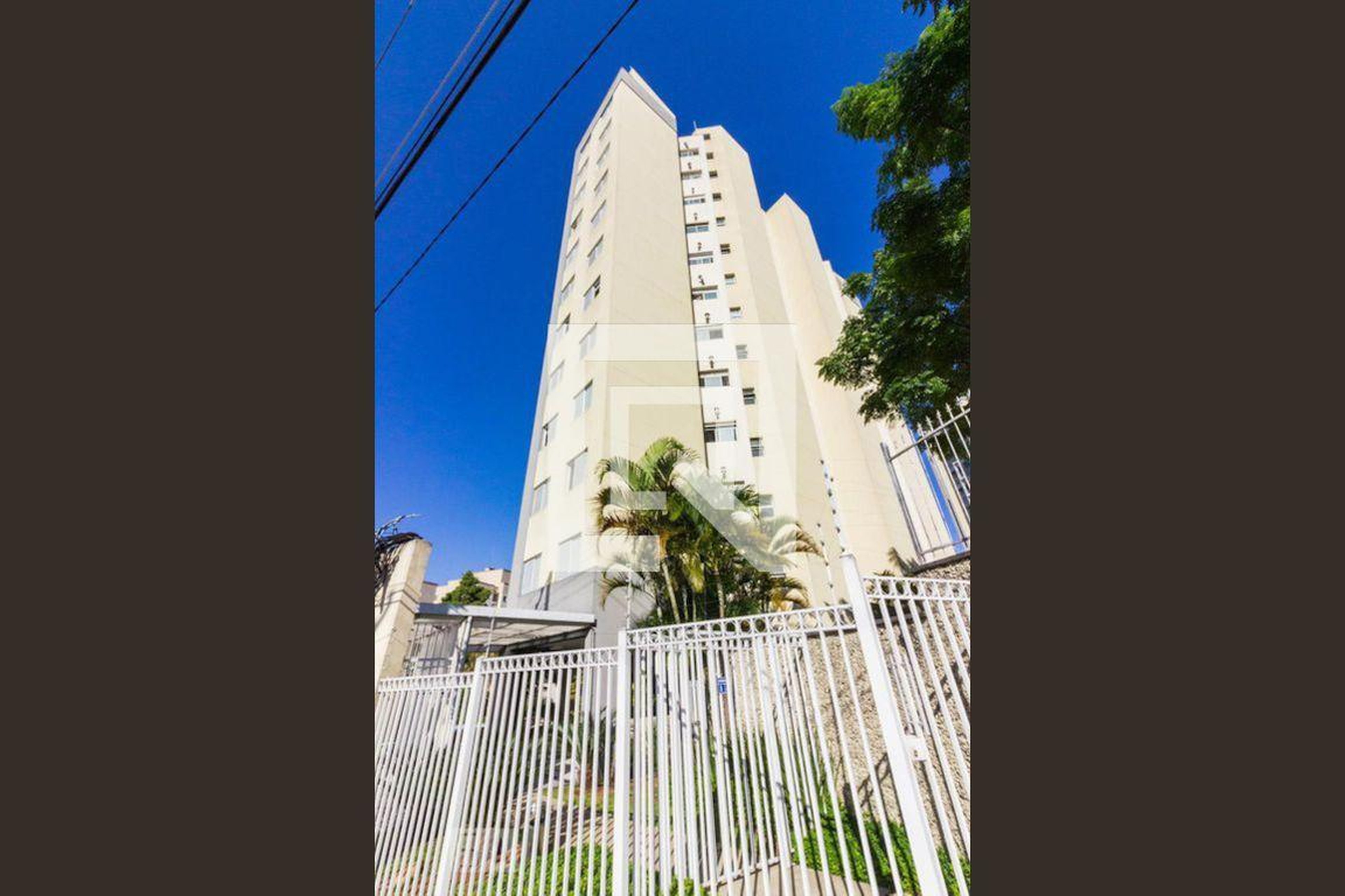 Fachada Condomínio em Avenida Clavásio Alves da Silva, 277