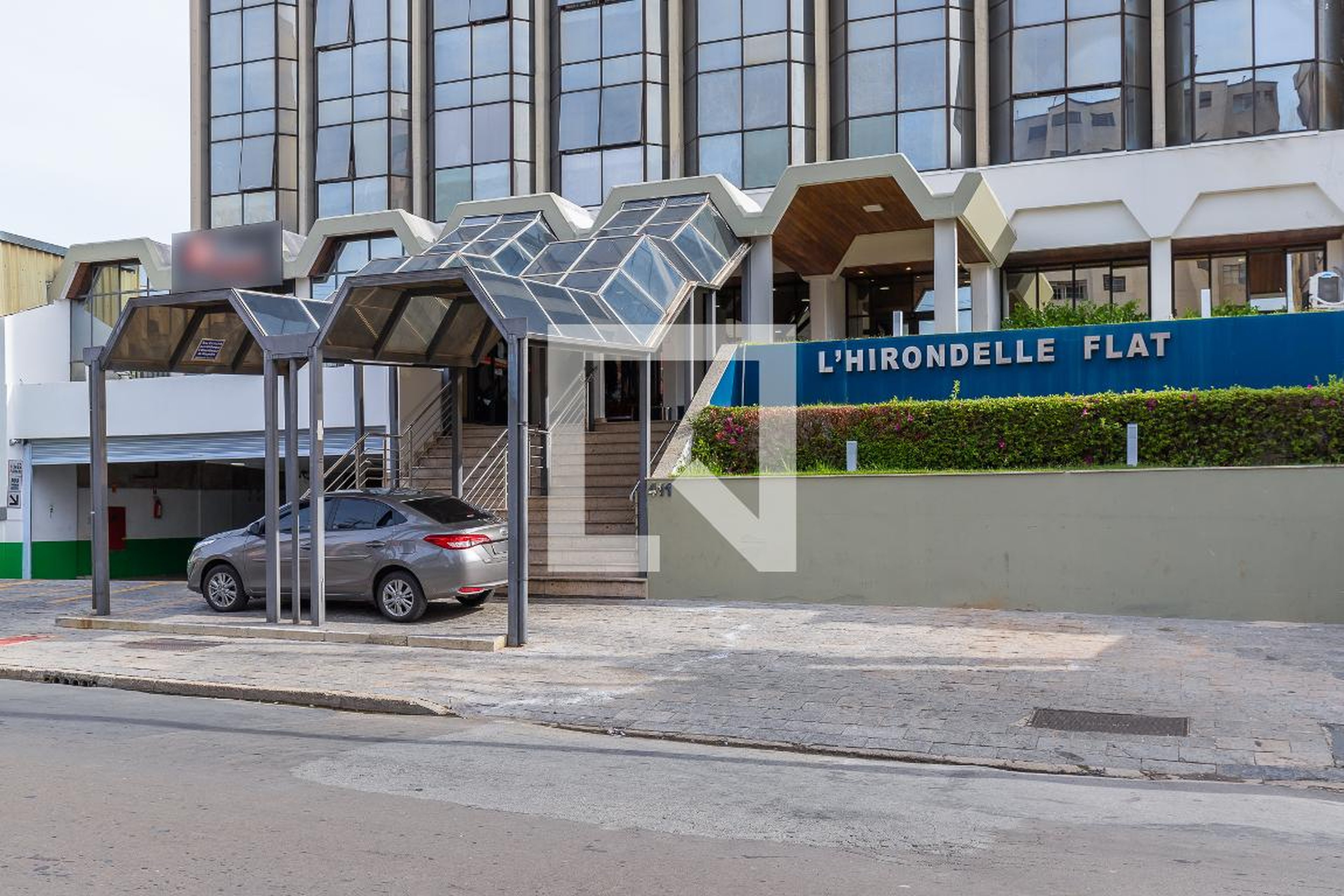 Fachada Condomínio Lhirondelle Flat Service