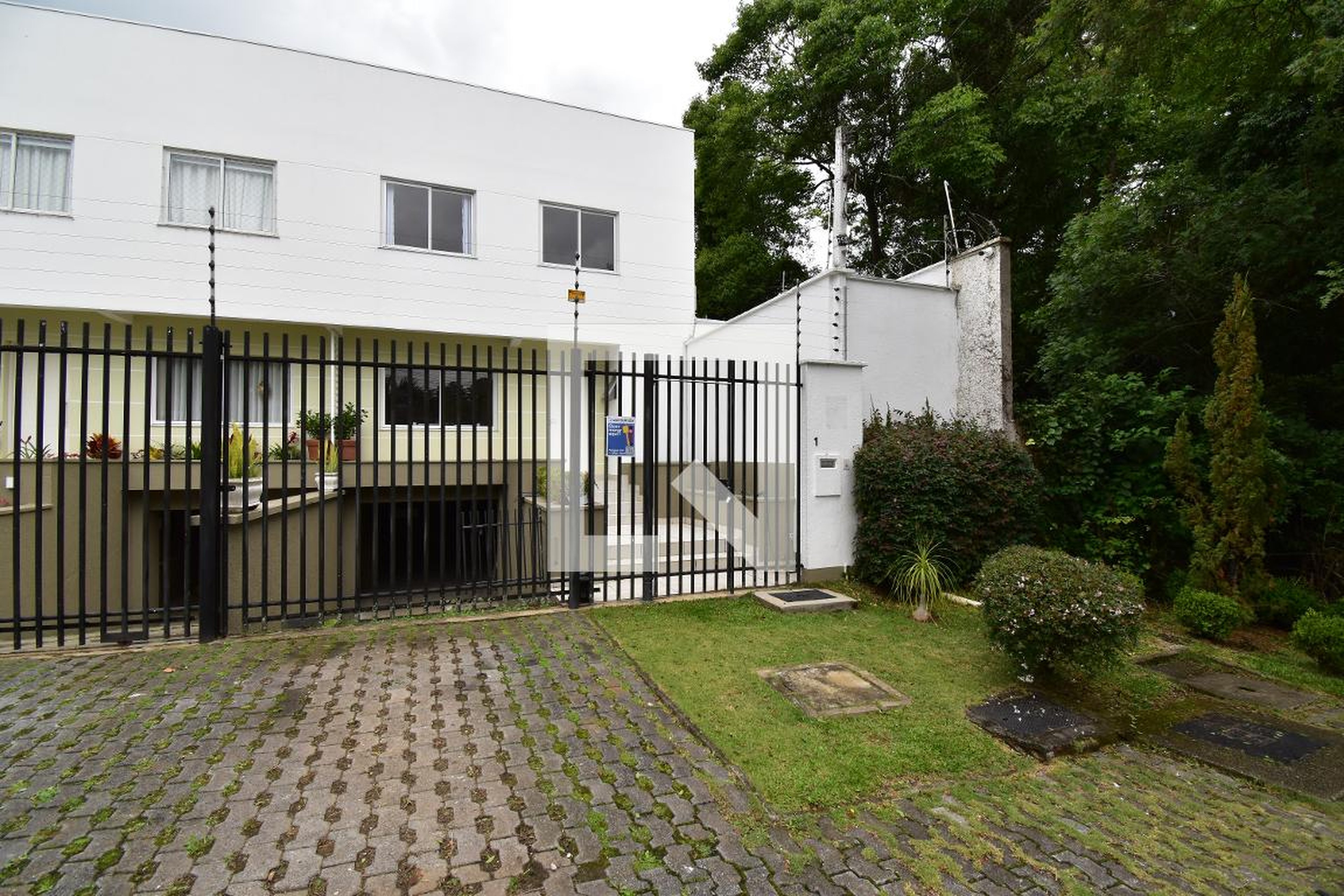 Fachada Condomínio em Rua José Cechelero, 260