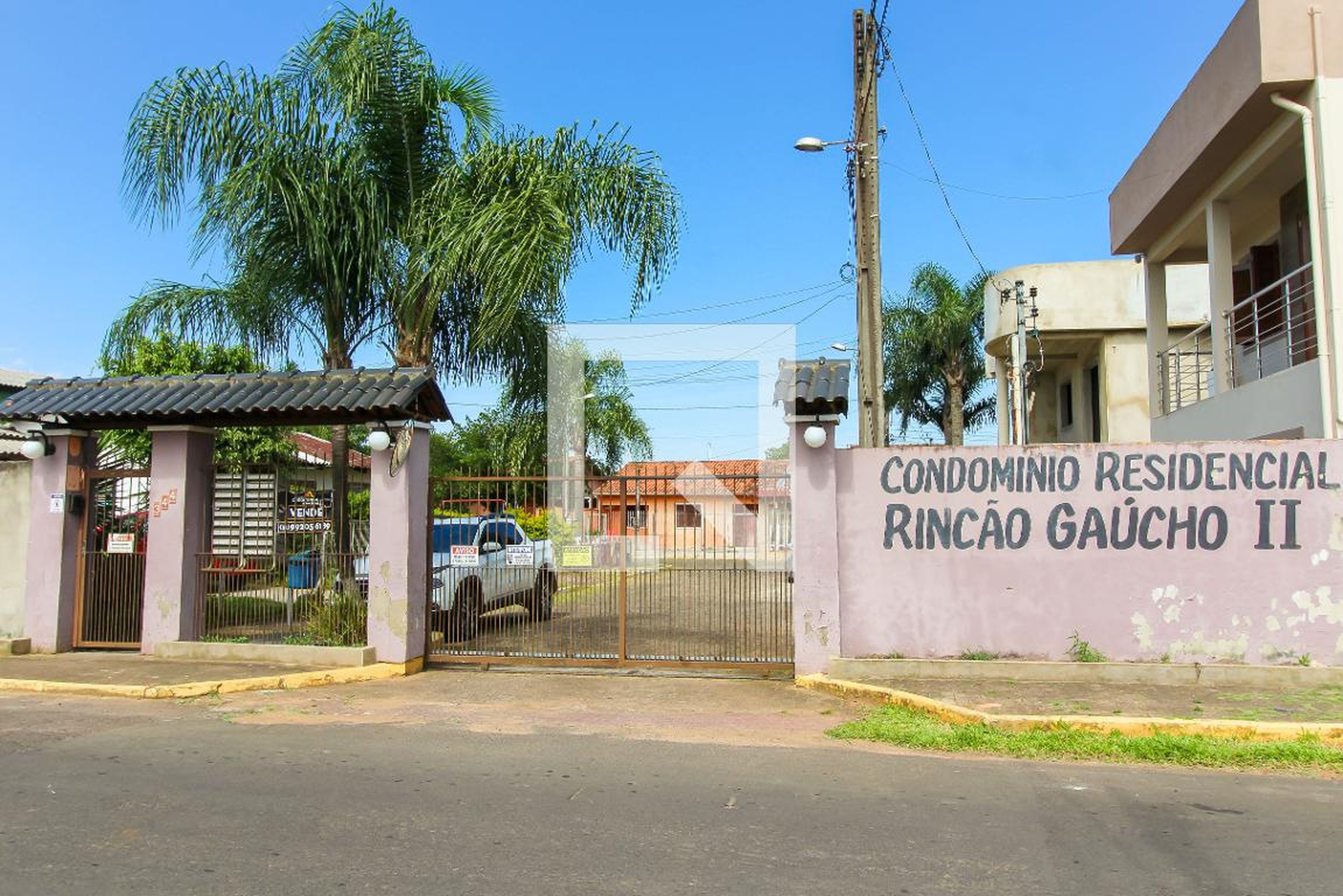 Fachada Condomínio em Rua Tubarão, 344