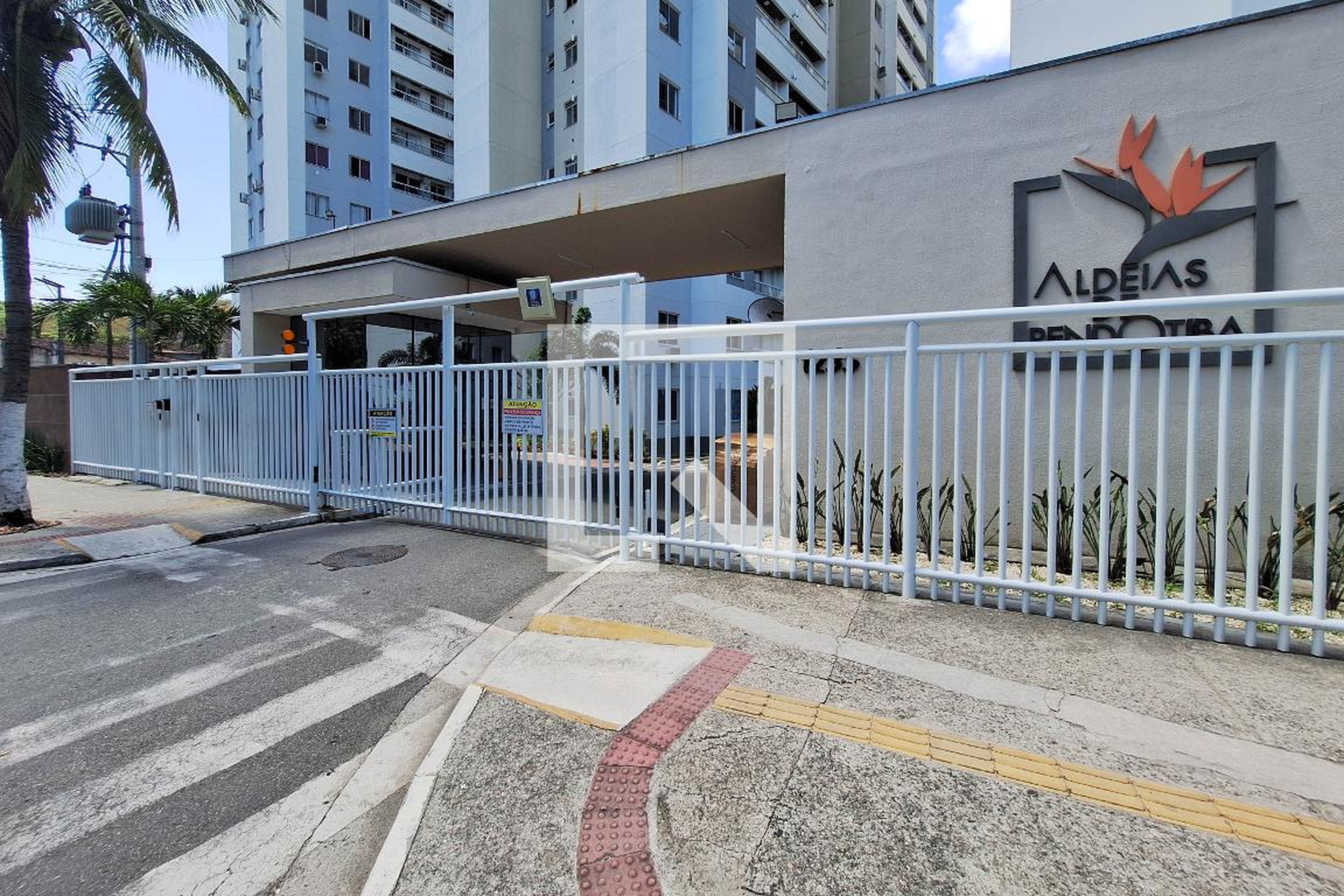 Fachada Condomínio em Estrada da Paciência, 1231