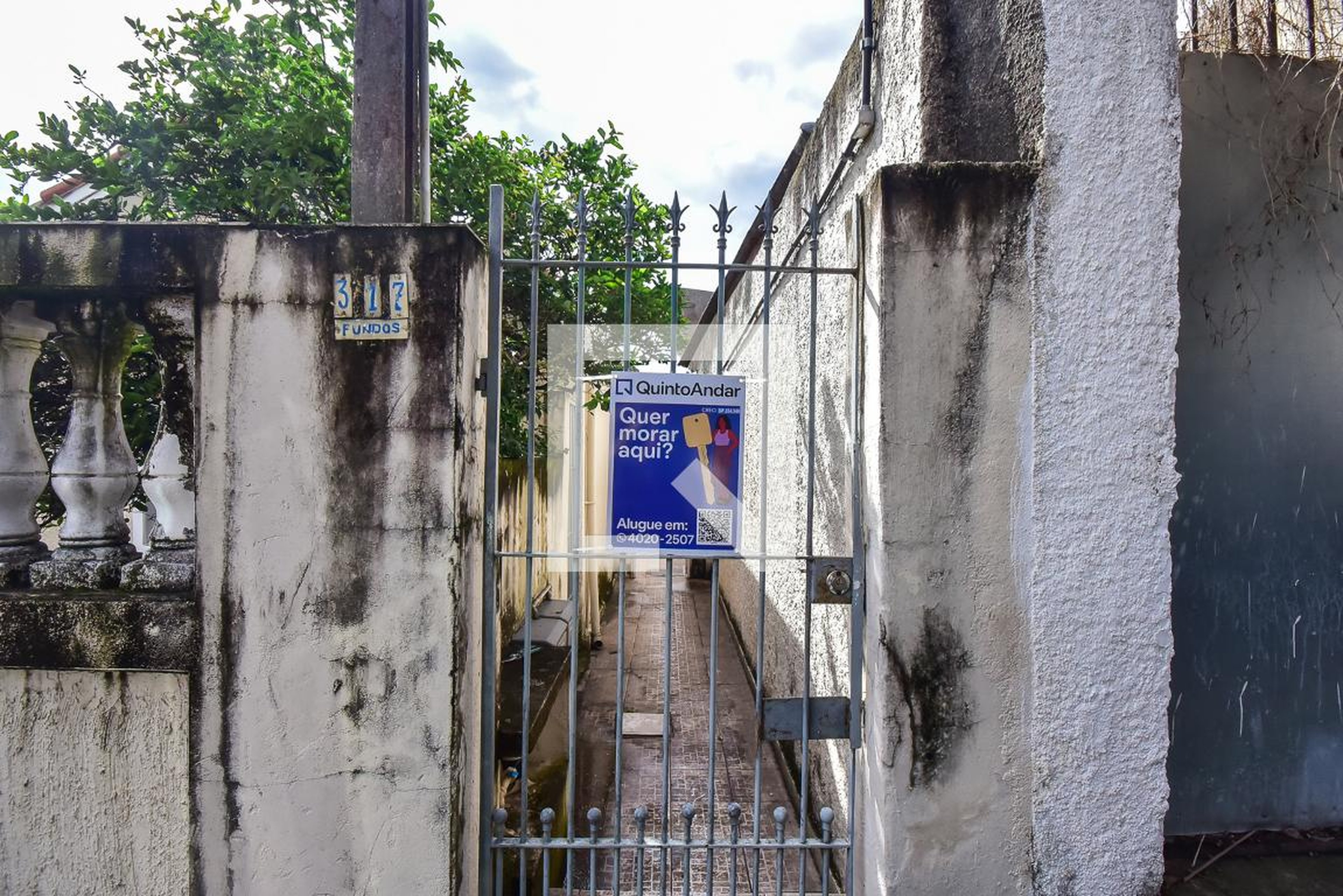 Fachada Condomínio em Rua Luís Araújo Faria, 317