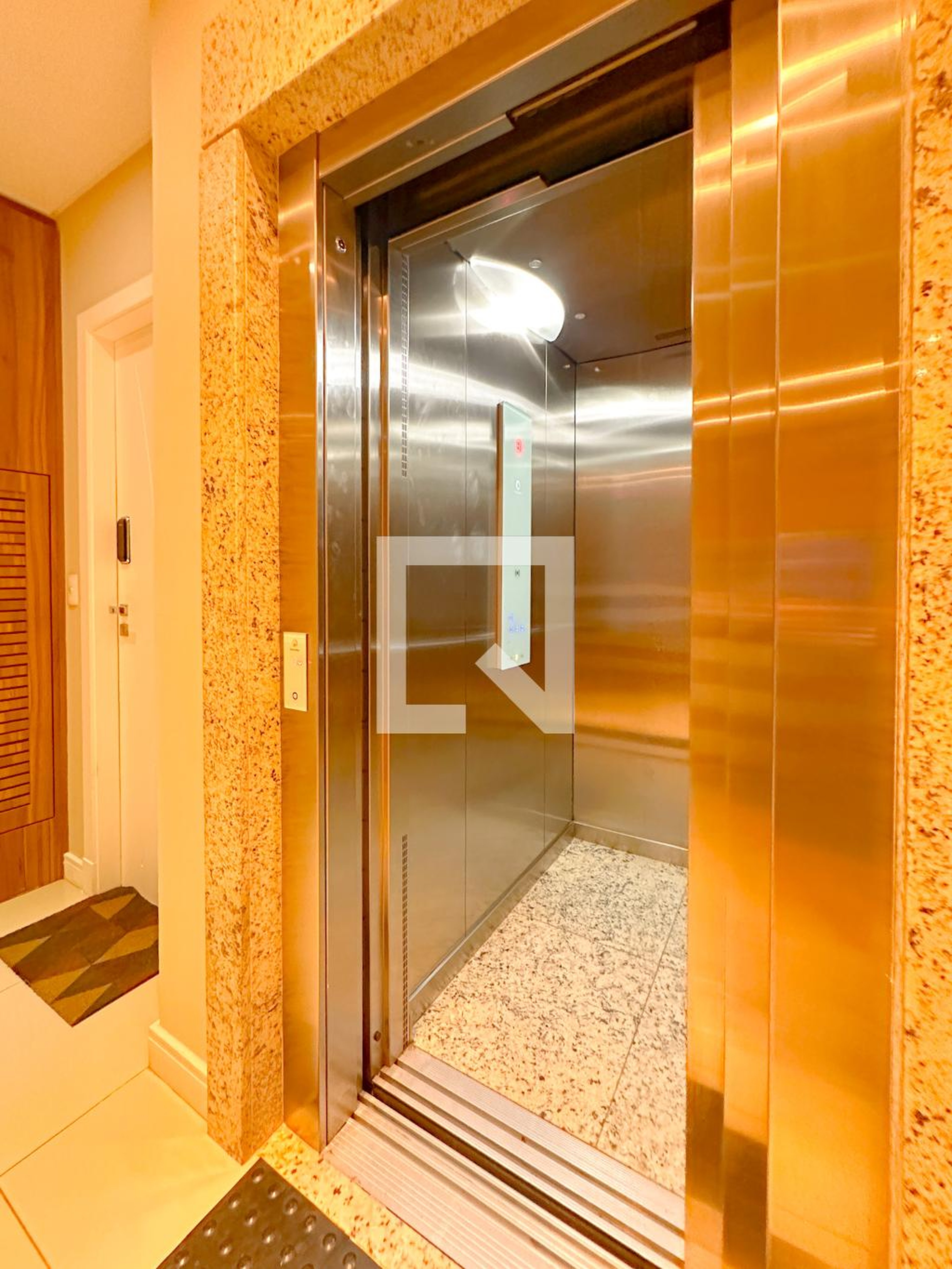 Elevador - Sunset Residence