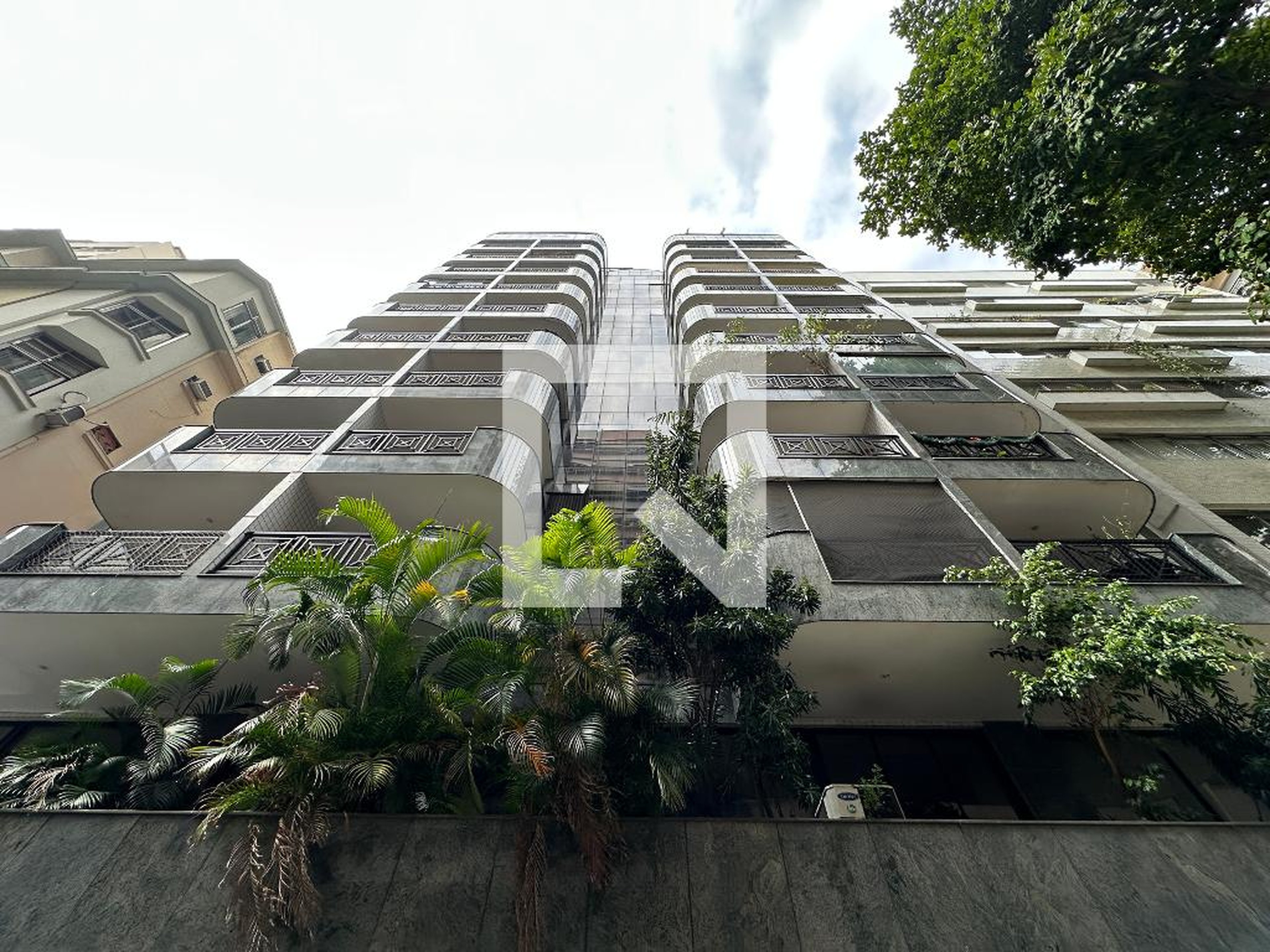 Fachada Condomínio Building Golden Age Intelligent Flat