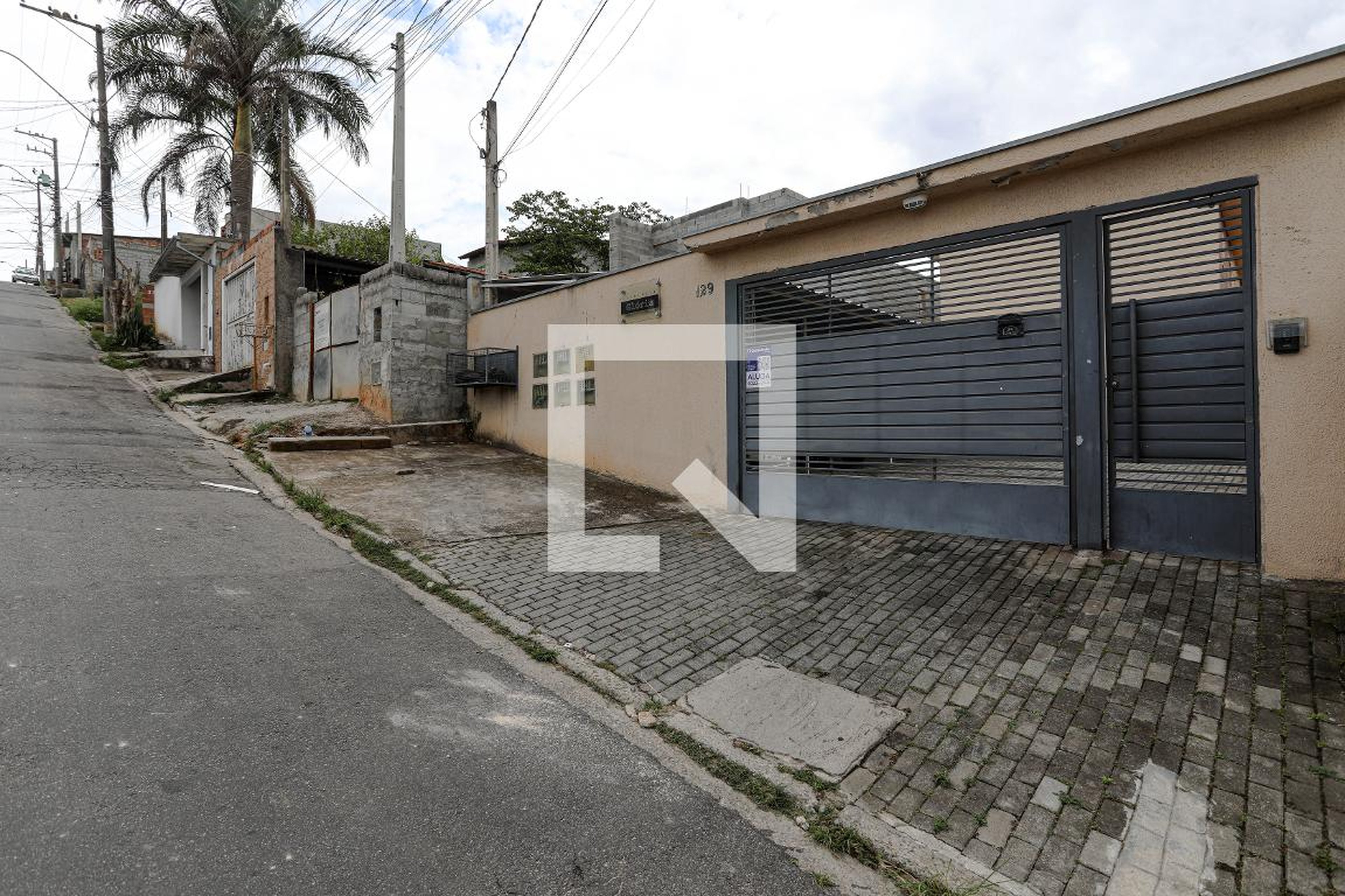 Fachada Condomínio em Rua Régis Plínio Batalha, 129