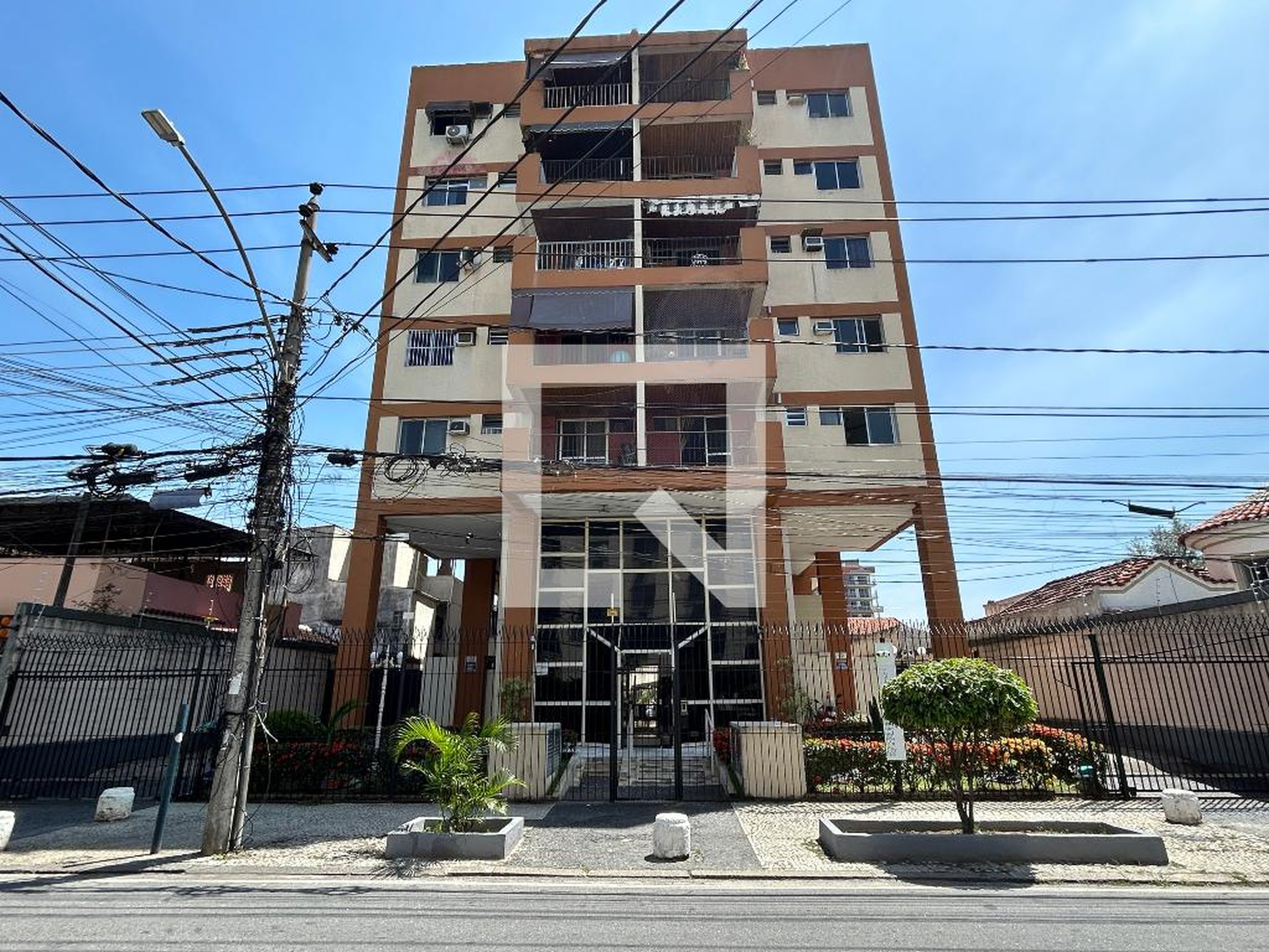 Fachada Condomínio em Rua Pinto Teles, 614