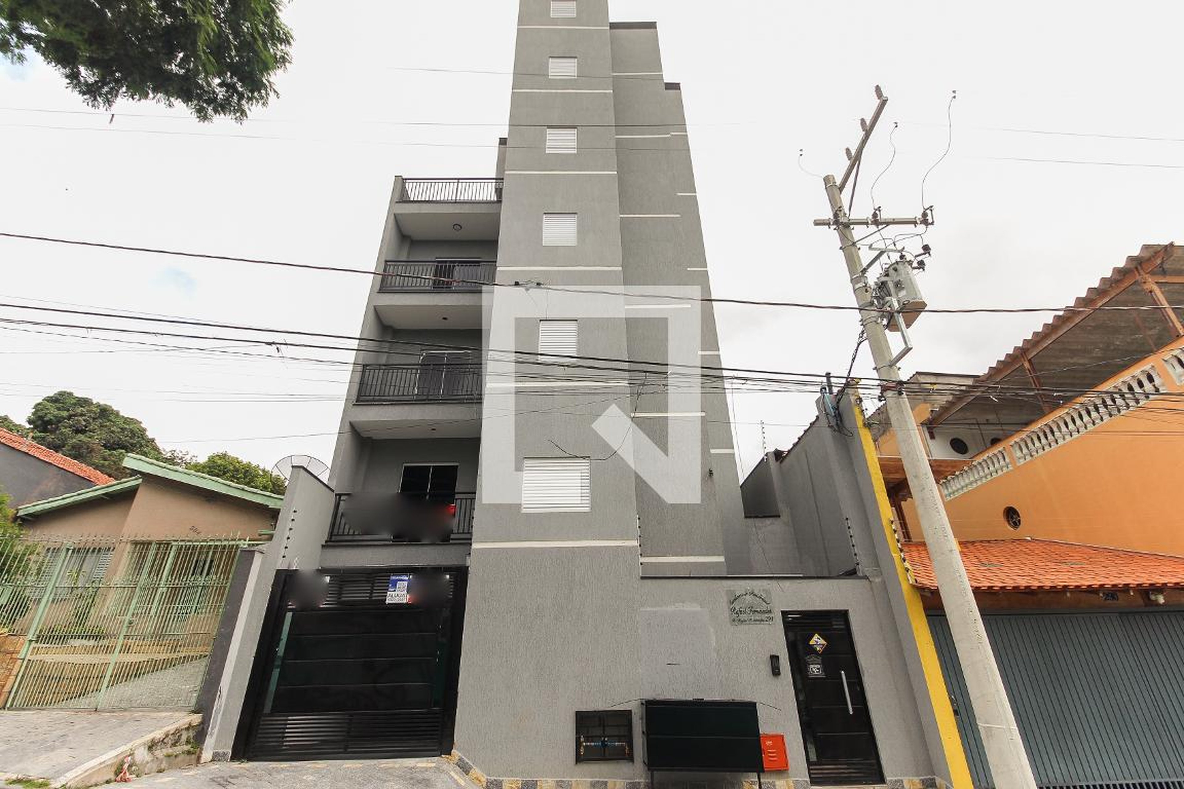 Fachada Condomínio em Rua Rafael Fernandes, 298