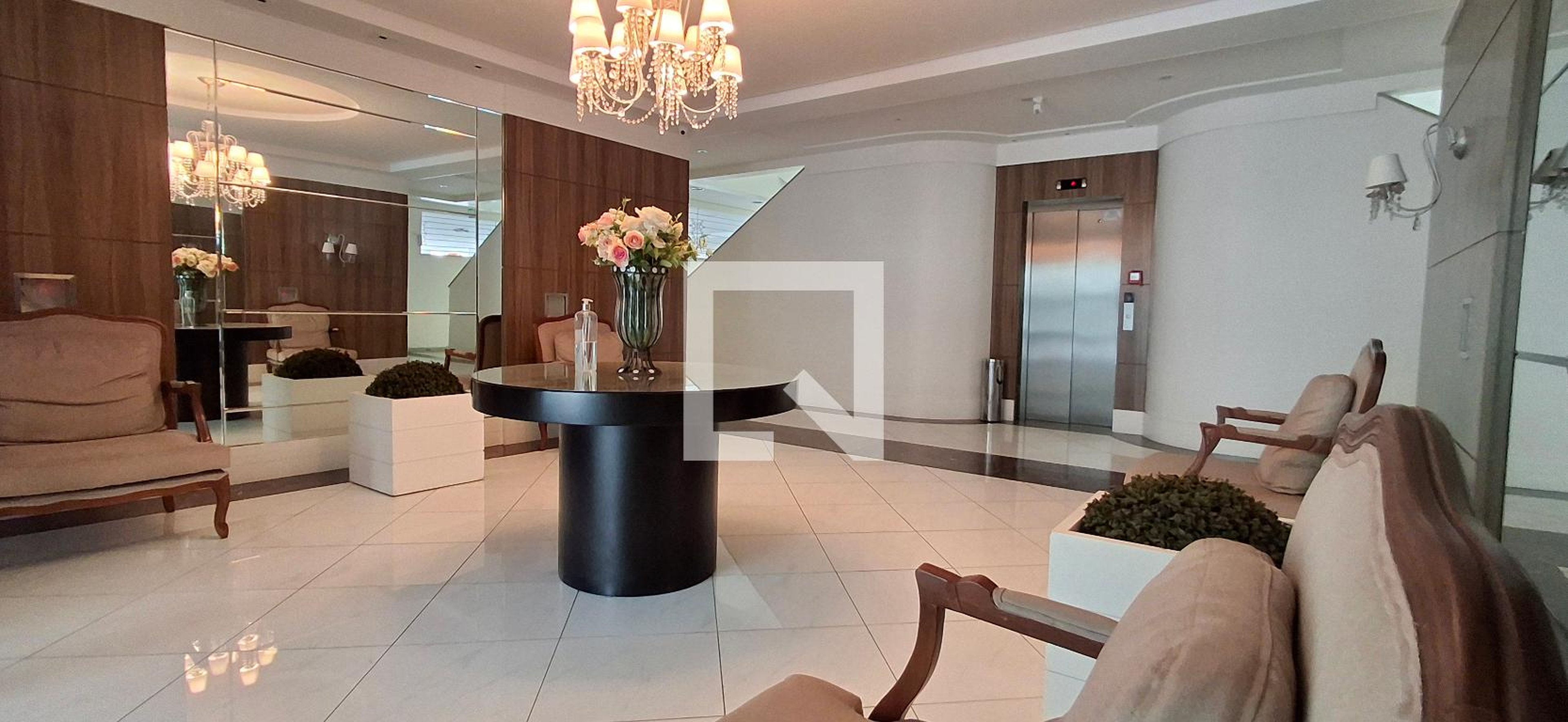 Hall de entrada Condomínio em Caminho dos Açores, 2241