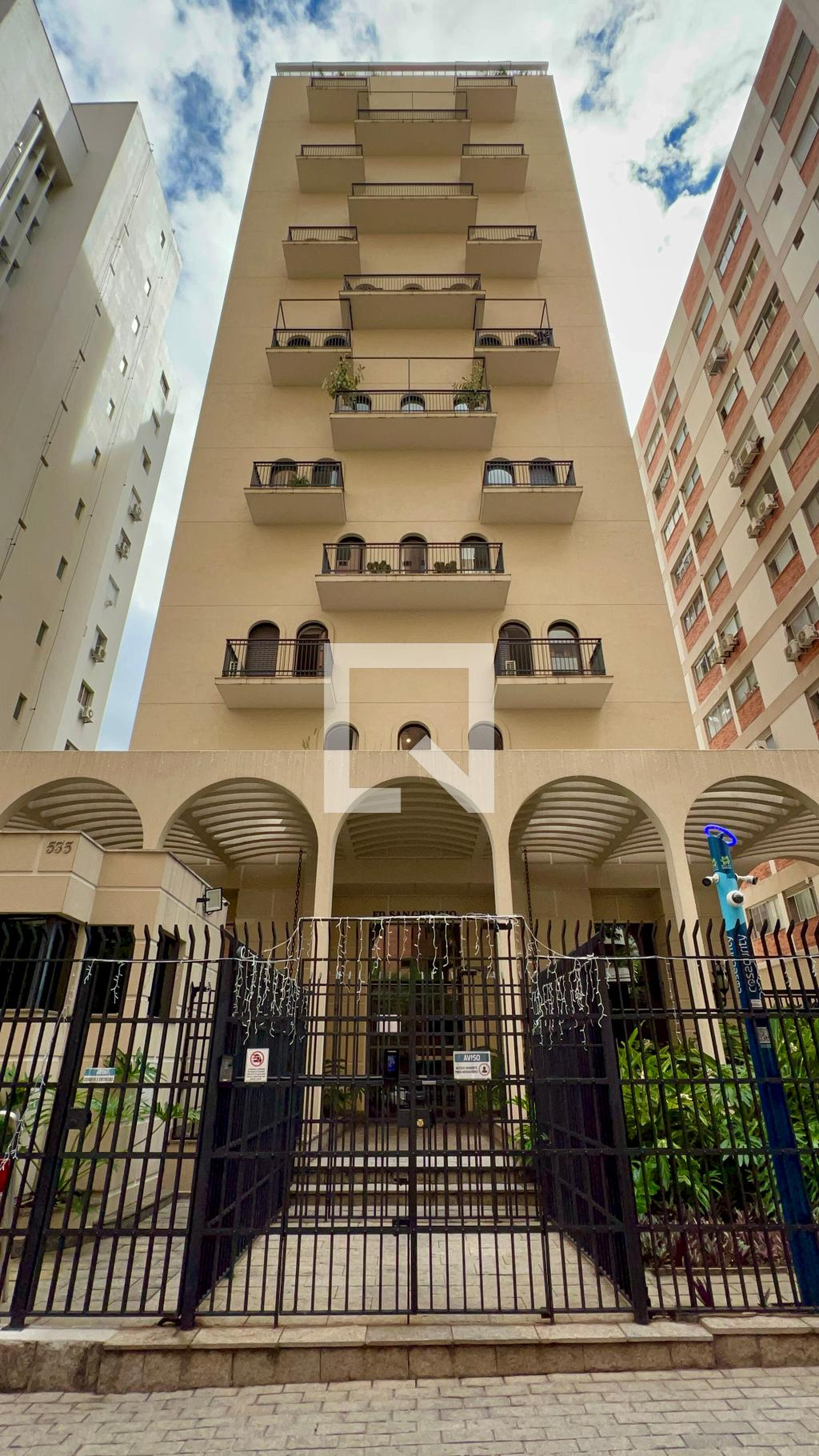 Fachada Condomínio em Alameda Franca, 353