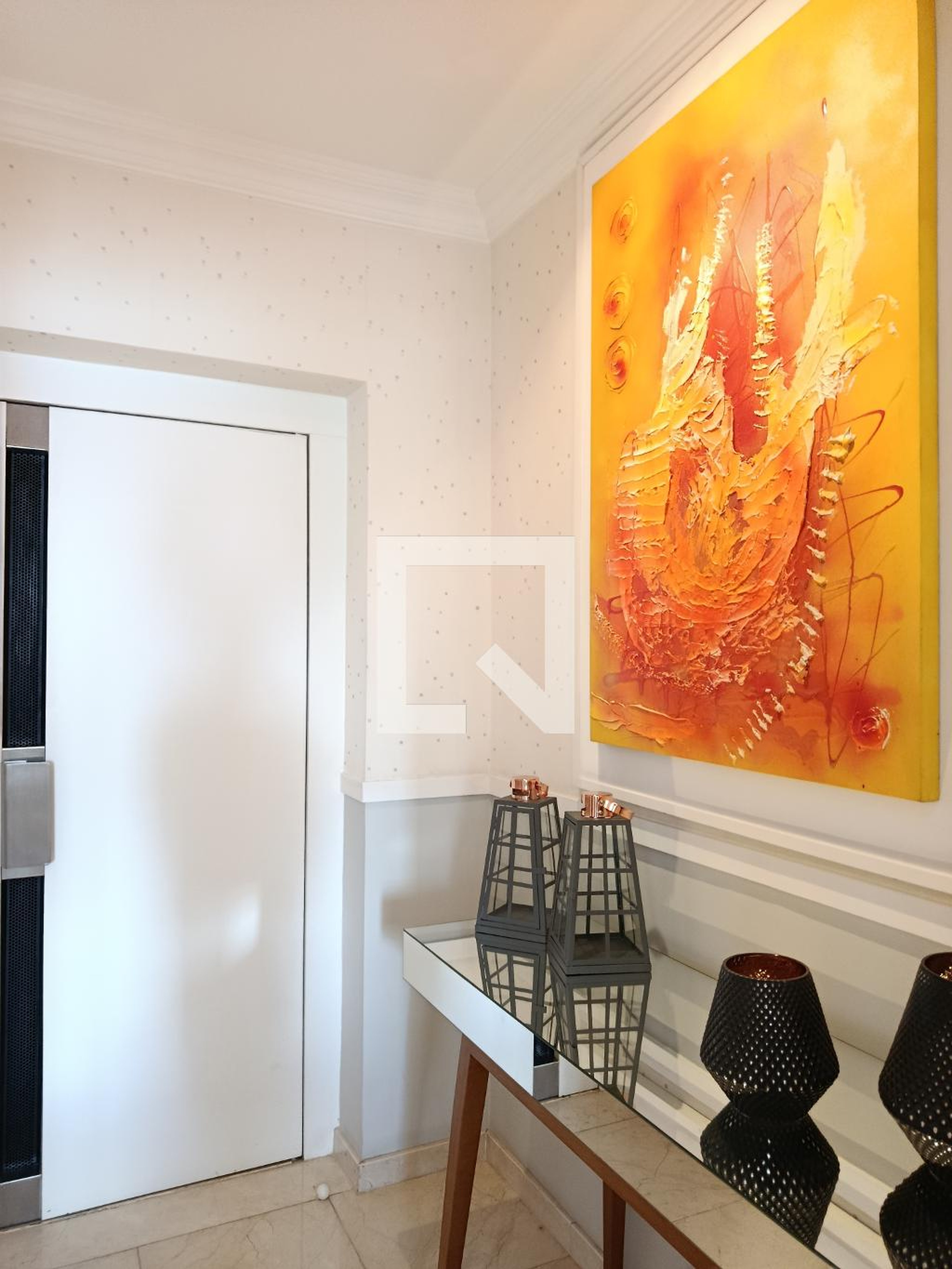 Hall - Piazza Del Sole