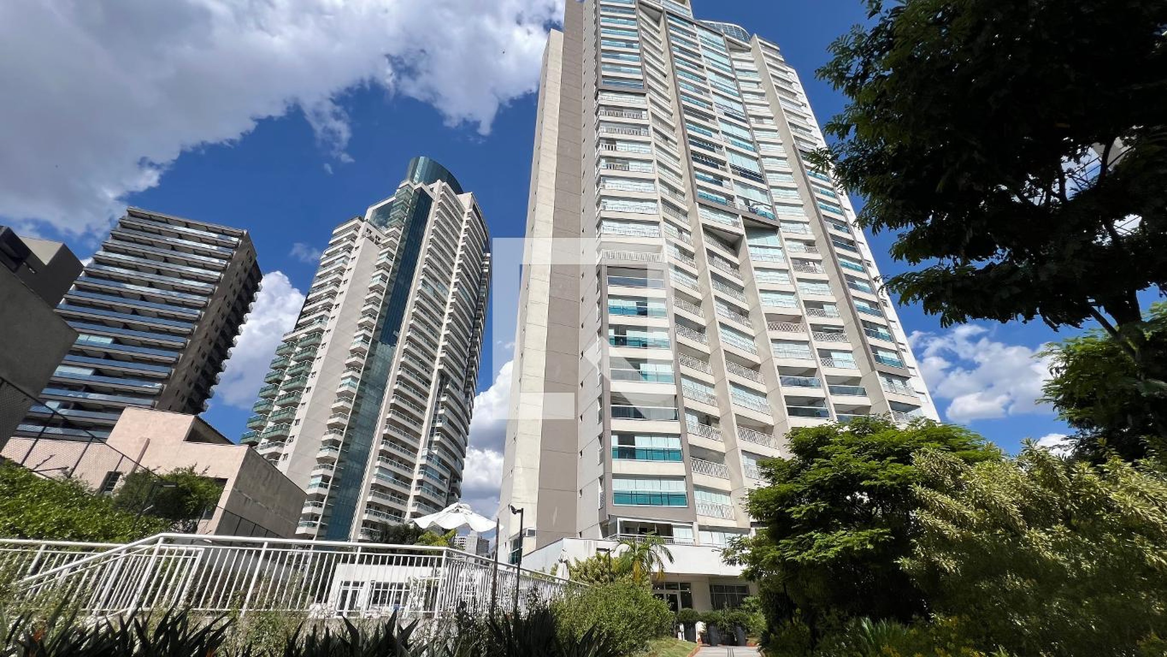 Fachada Condomínio Summit Pinheiros