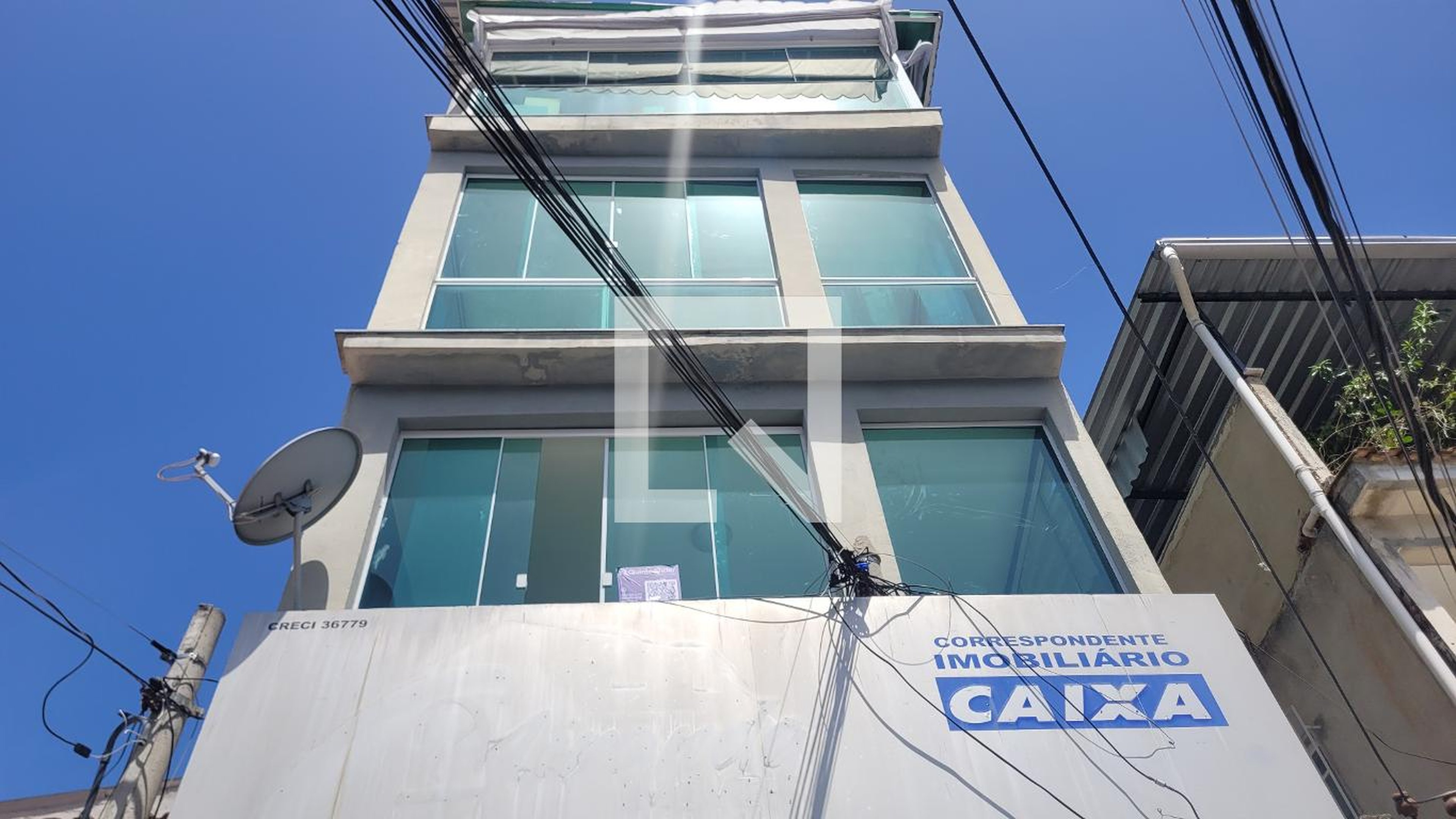 Fachada Condomínio em Rua Adalgisa Aleixo, 419