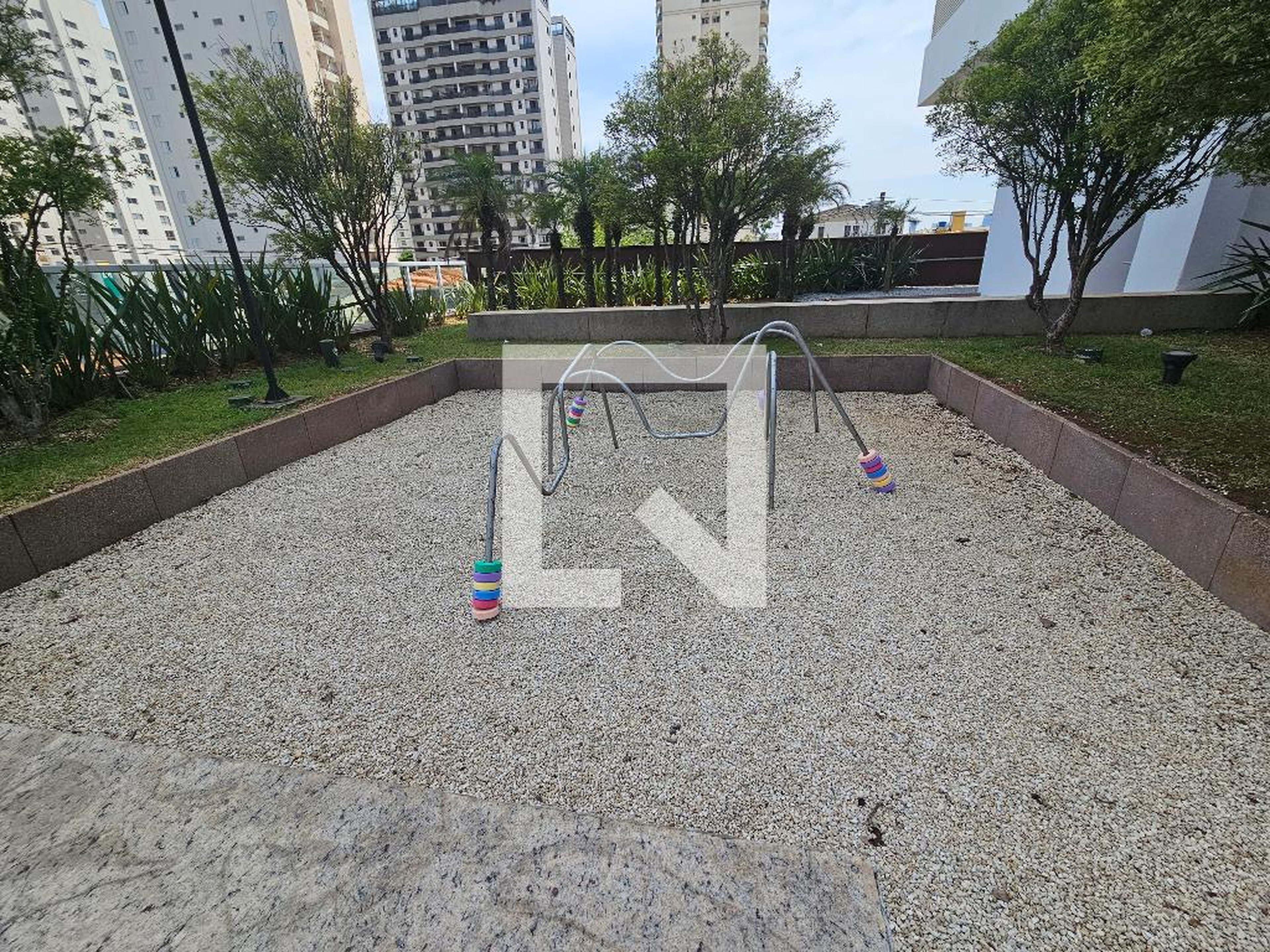 Playground - Cosmopolitan High Garden