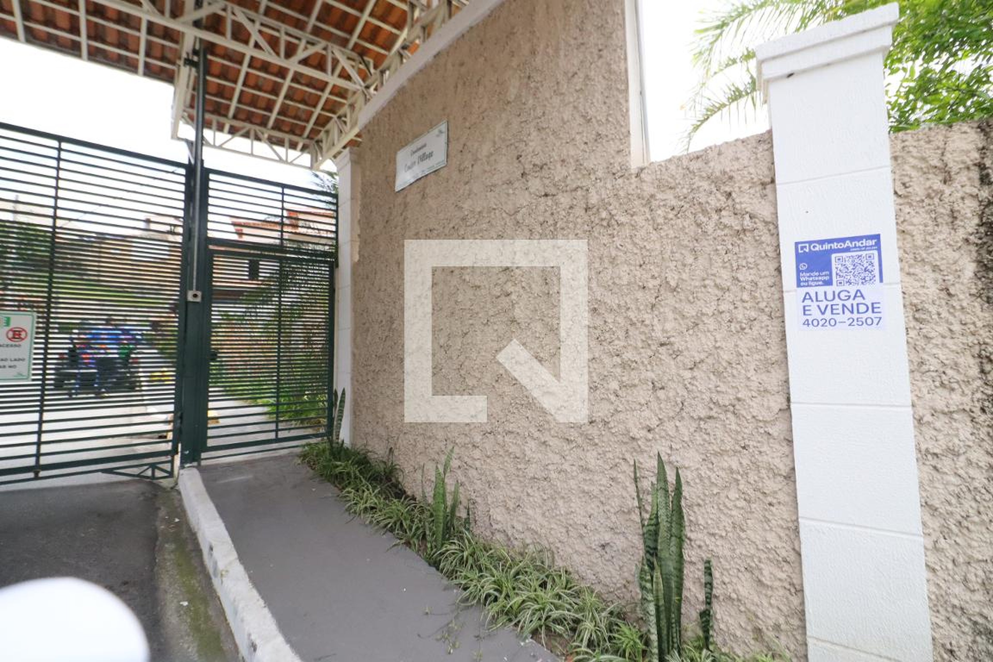 Fachada Condomínio em Rua Maria Cândida Ferreira Lacerda, 8