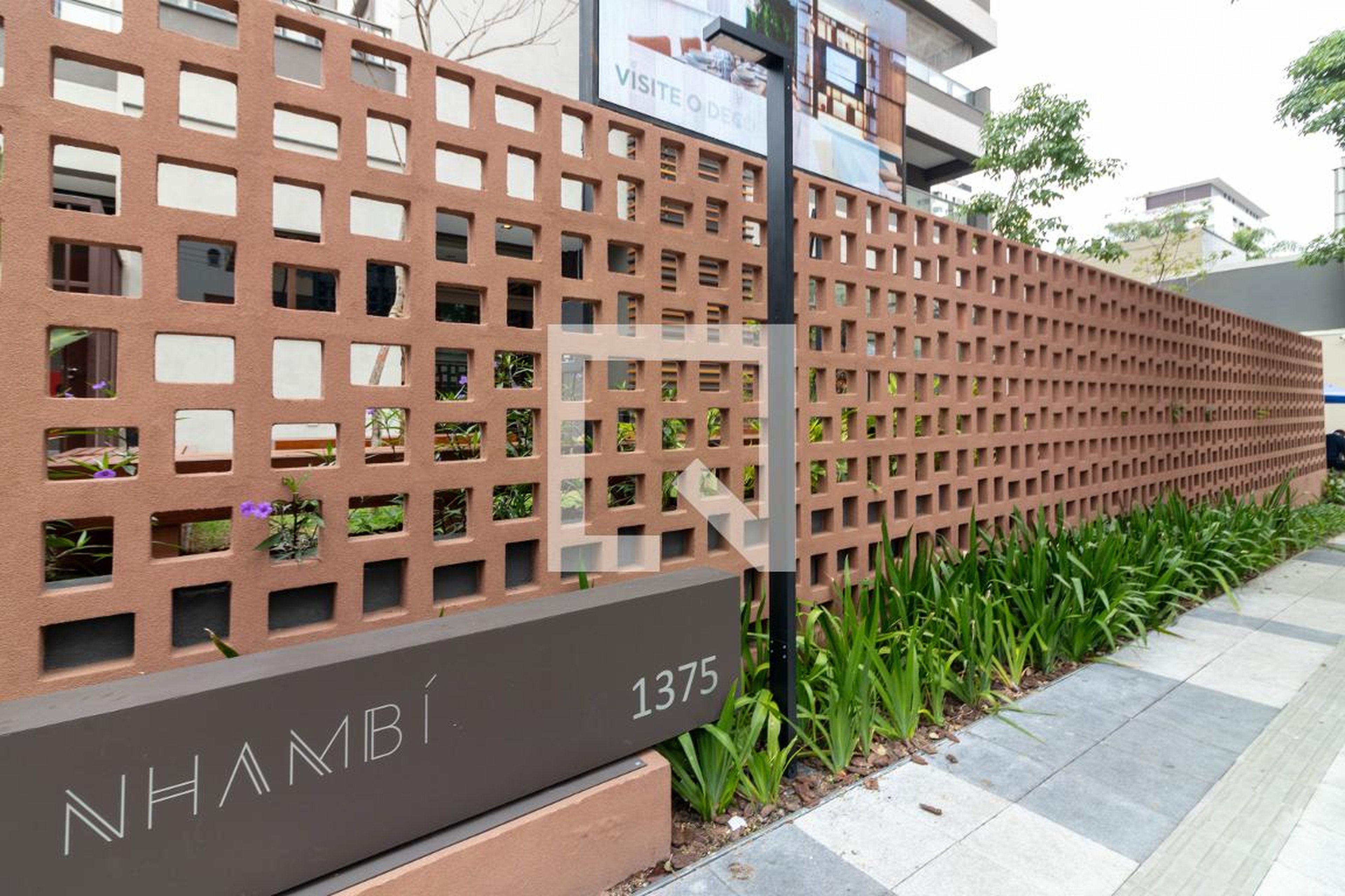 Fachada Condomínio Nhambi Moema