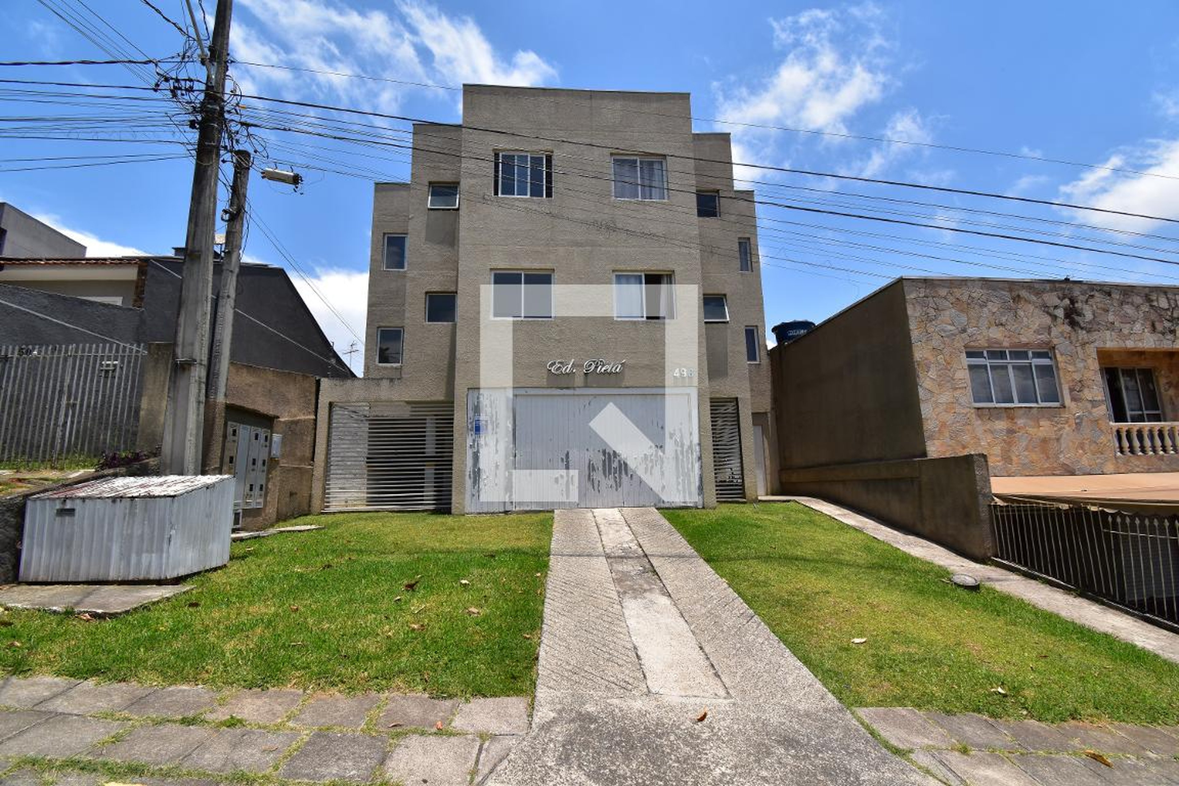 Fachada Condomínio em Rua Adrianópolis, 496