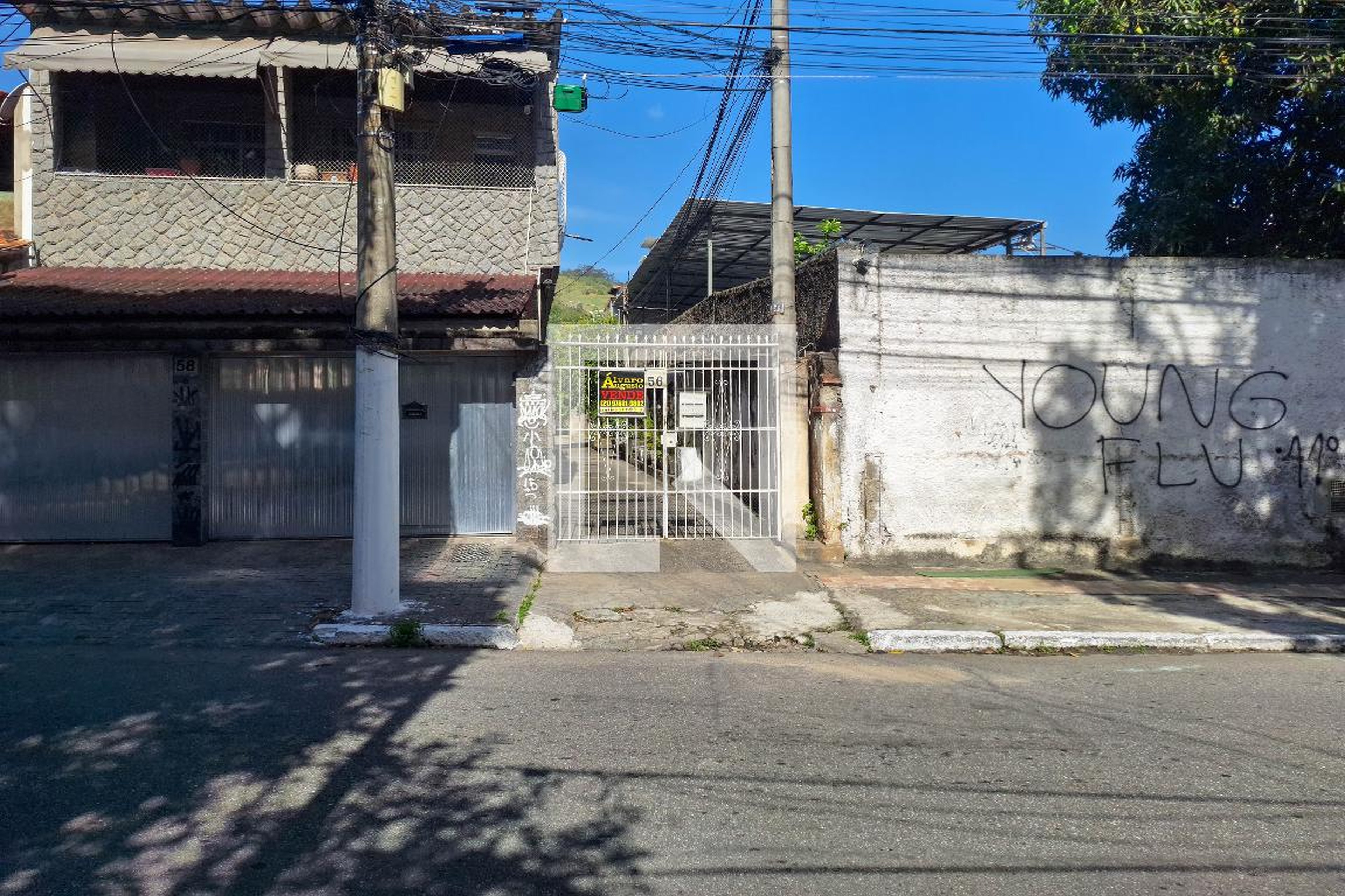 Fachada Condomínio em Rua Riodades, 56