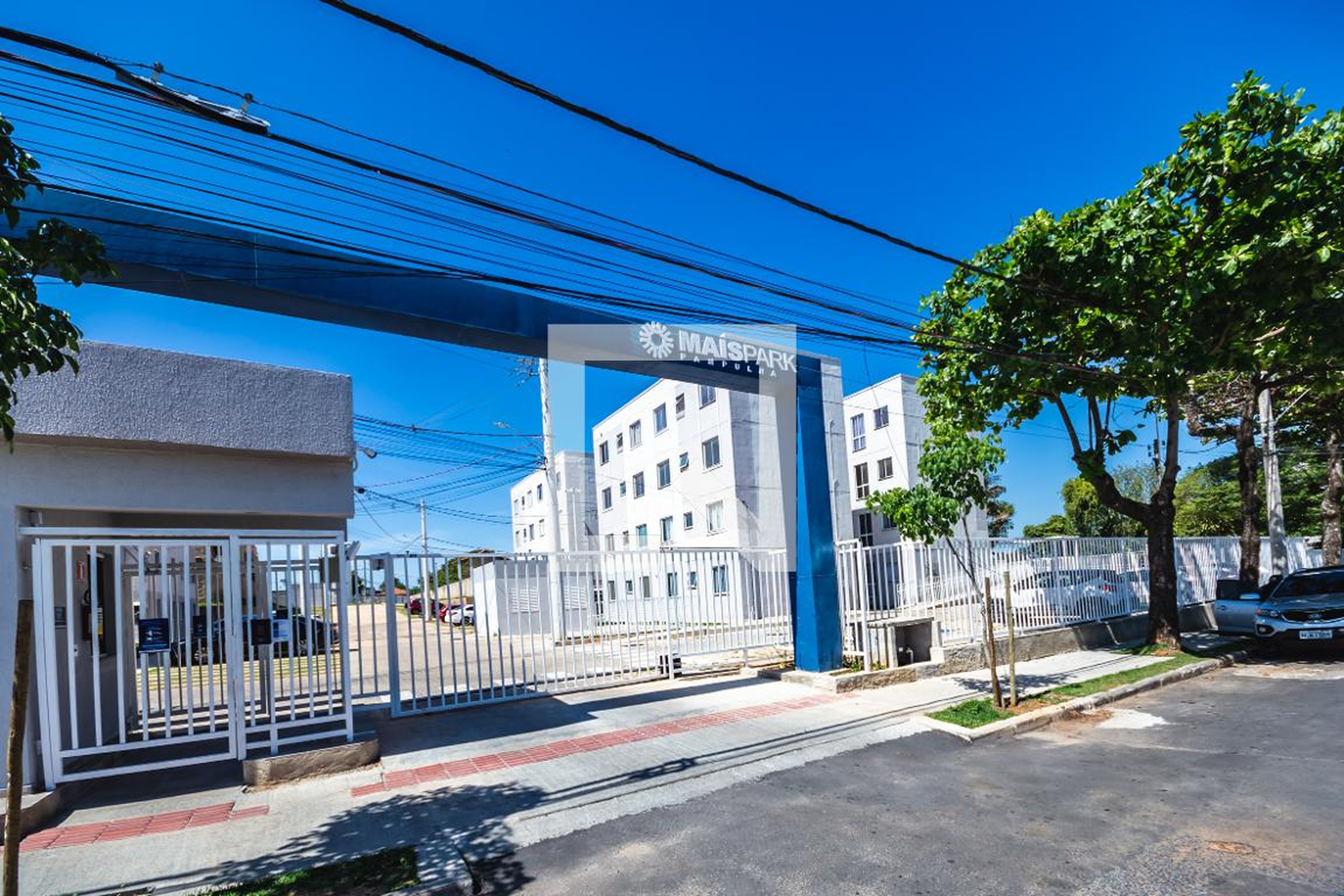 Fachada Condomínio em Rua Pedro Neves de Carvalho, 90