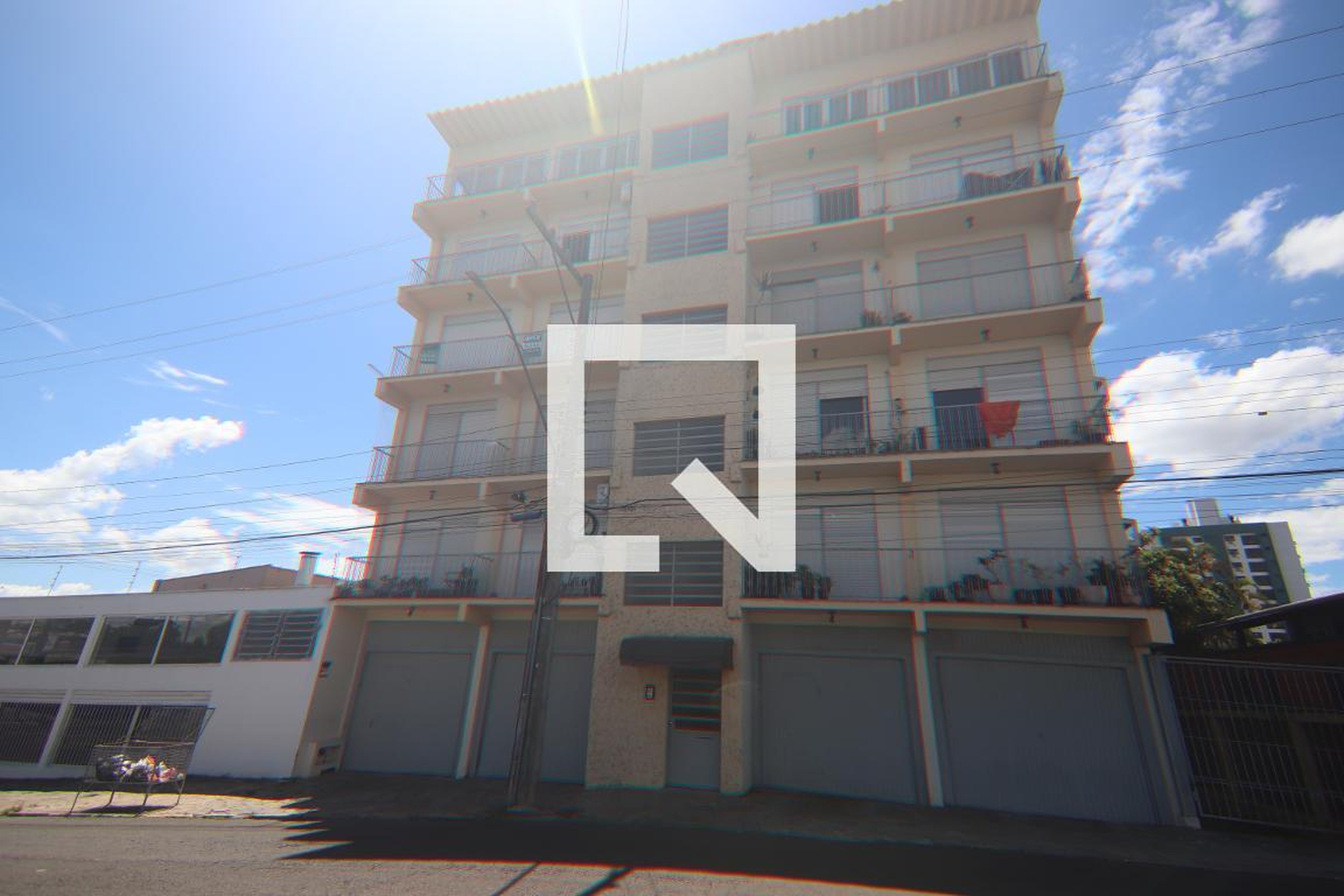 Fachada Condomínio em Rua Jahu, 36