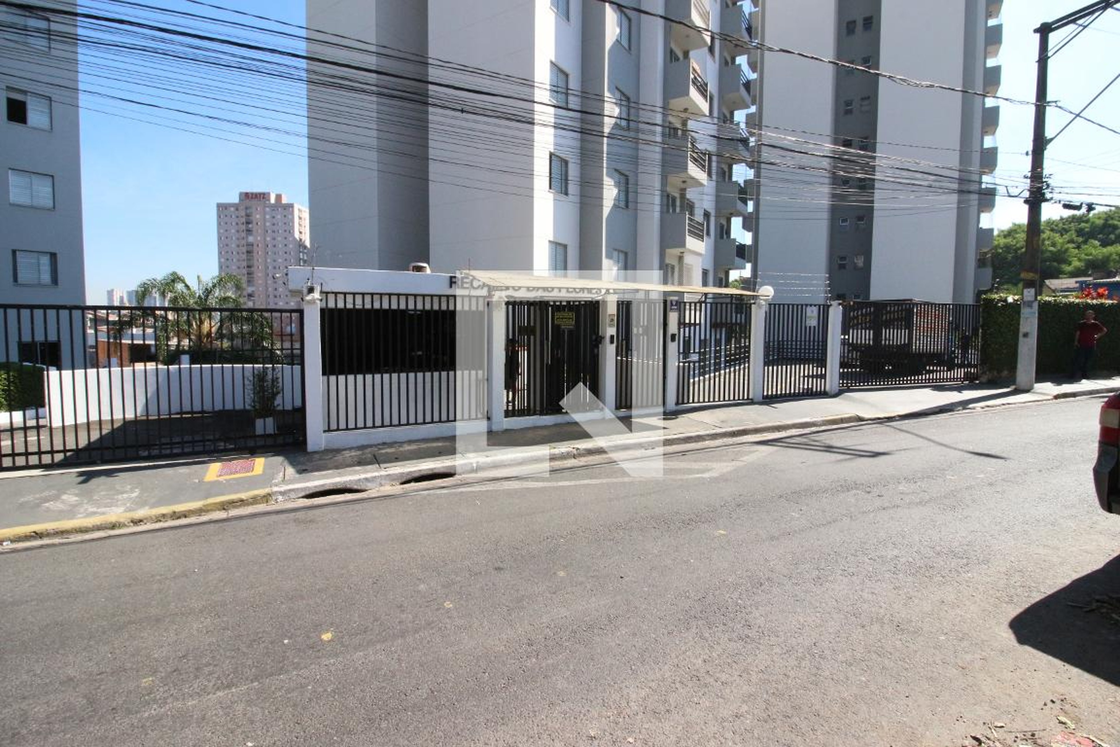 Fachada Condomínio em Rua Santa Marcela, 98